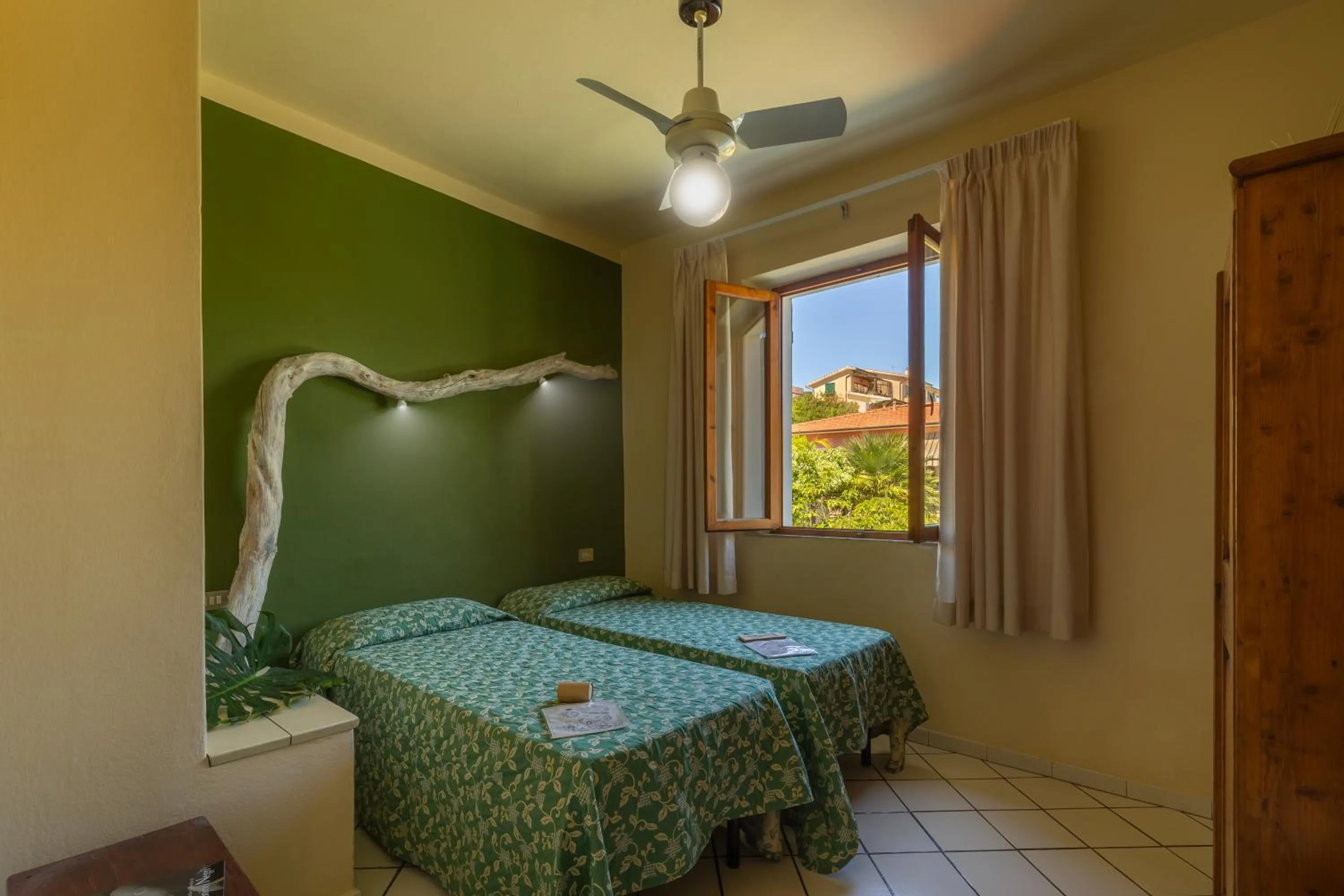 Bedroom, Bed in Hotel Cernia Isola Botanica