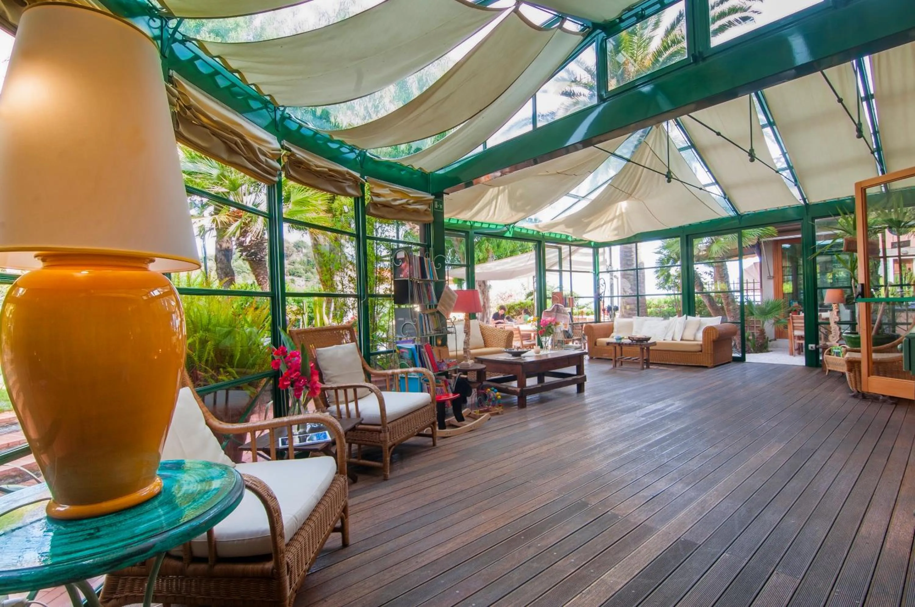 Communal lounge/ TV room in Hotel Cernia Isola Botanica