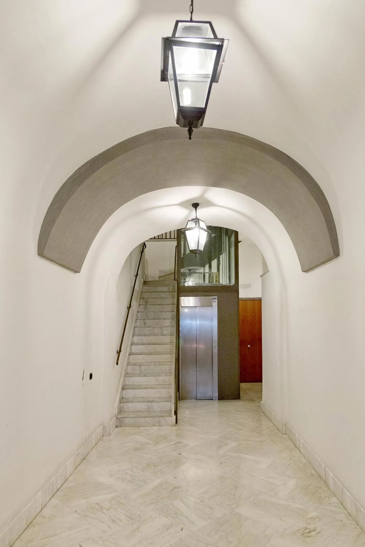 Facade/entrance in B&B Chiaia 32