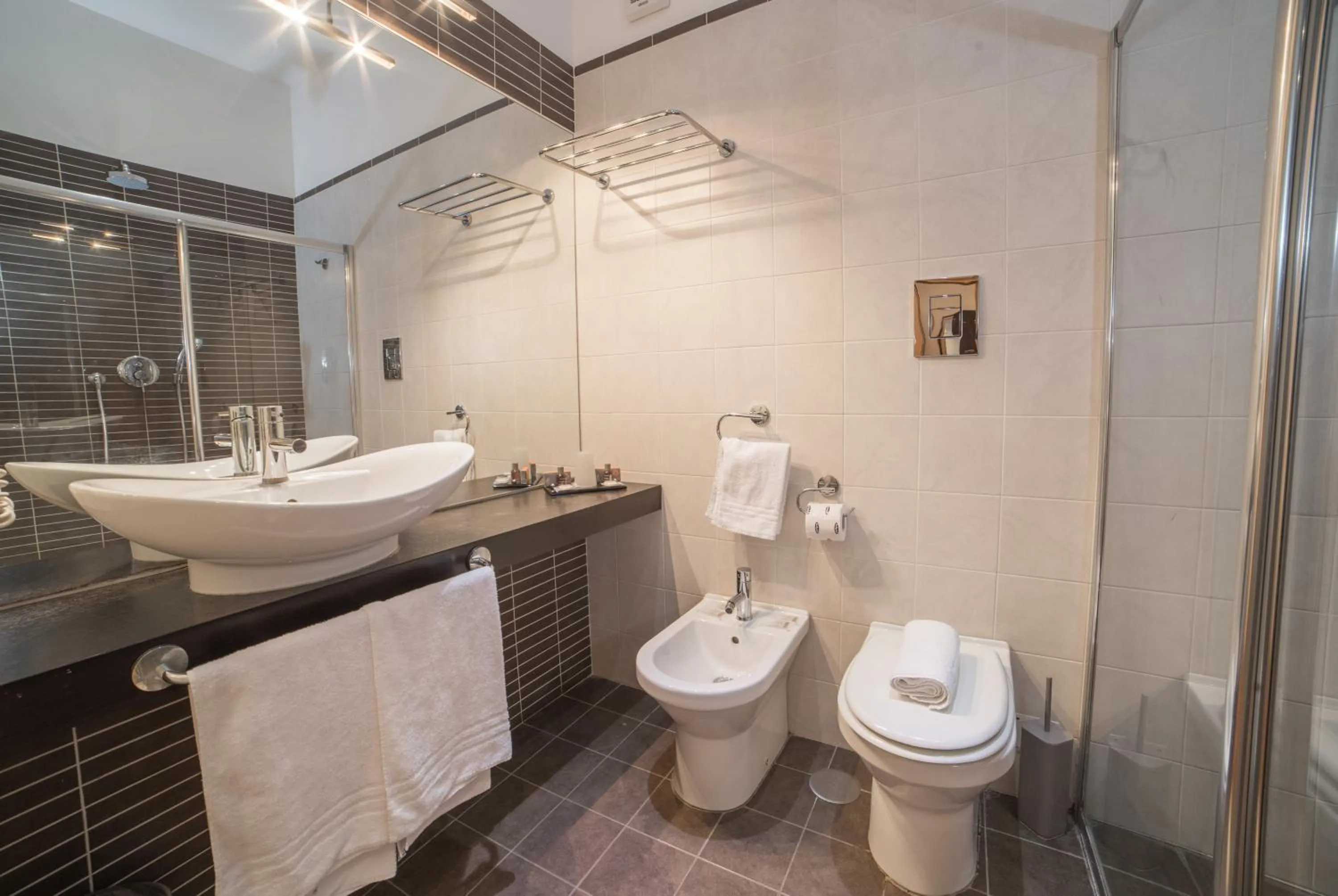 Shower in B&B Chiaia 32