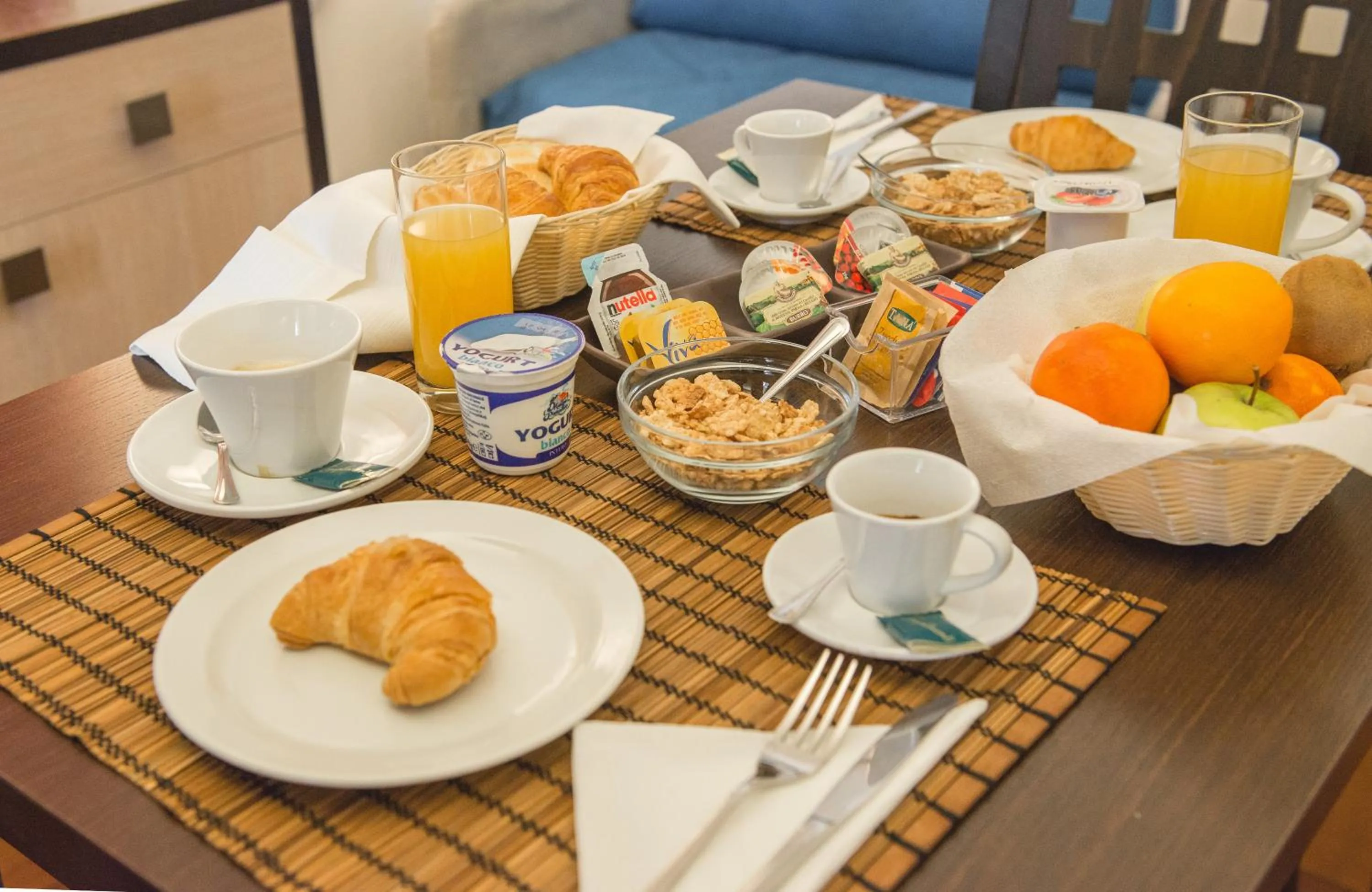 Breakfast in B&B Chiaia 32