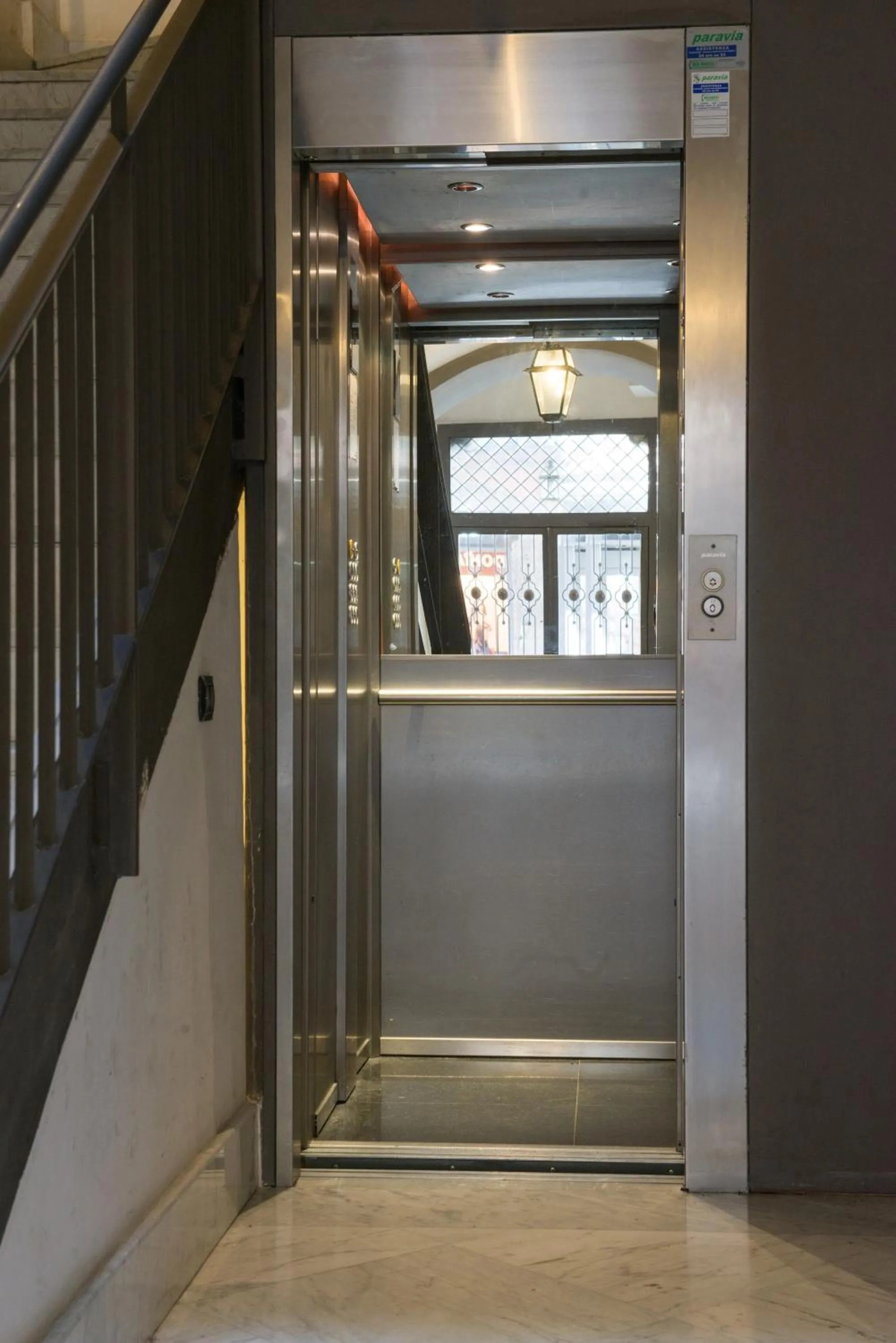 elevator in B&B Chiaia 32