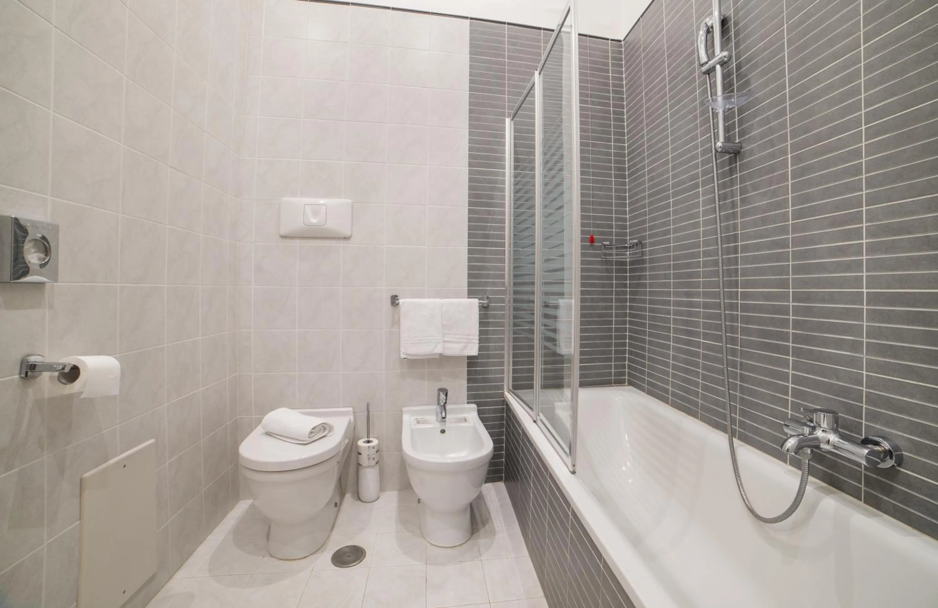 Shower in B&B Chiaia 32