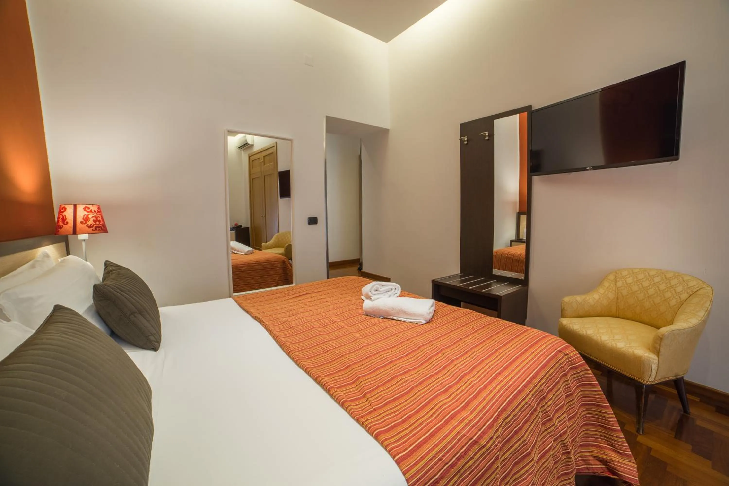 TV and multimedia, Bed in B&B Chiaia 32