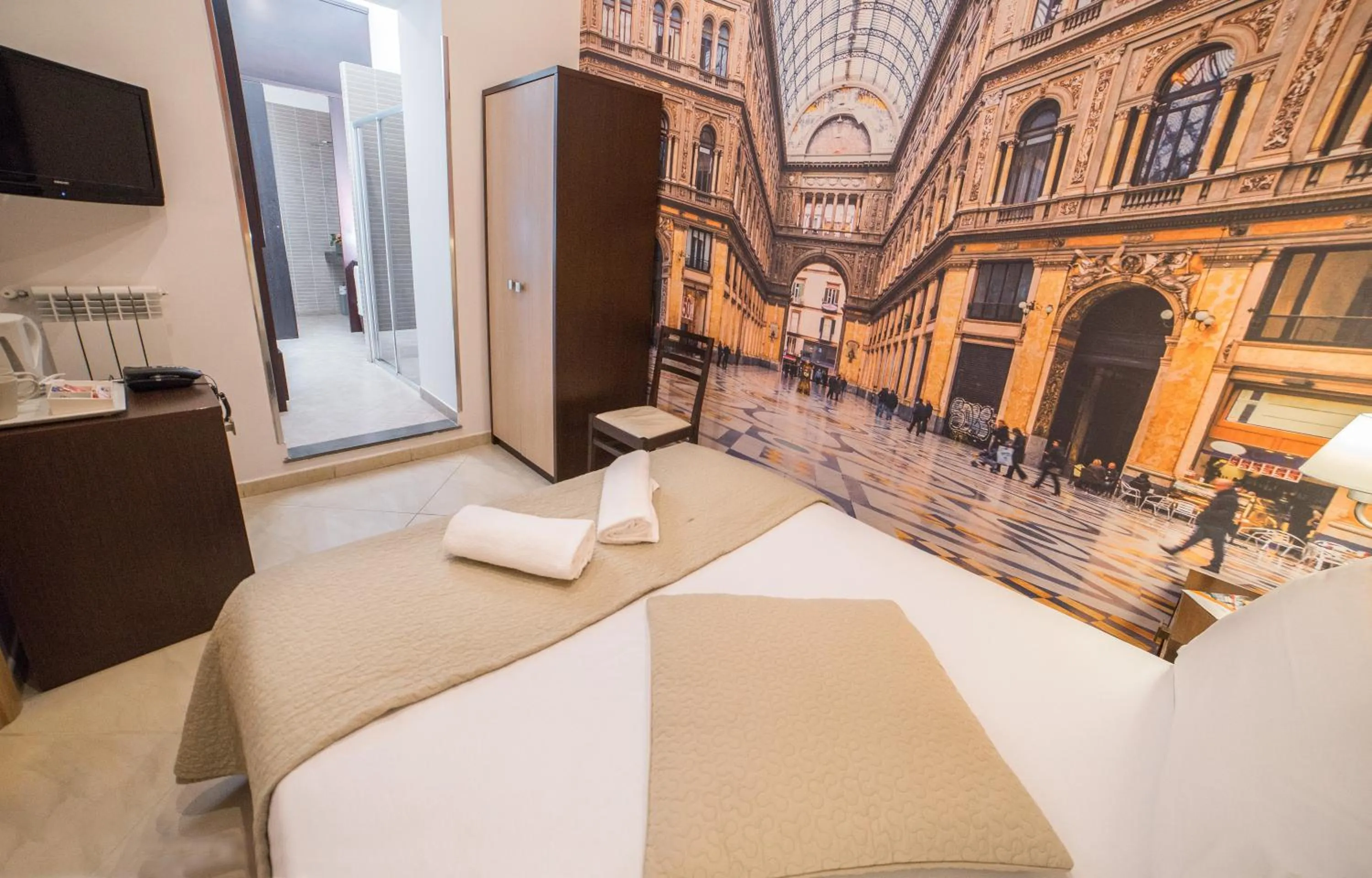 Bathroom, Bed in B&B Chiaia 32