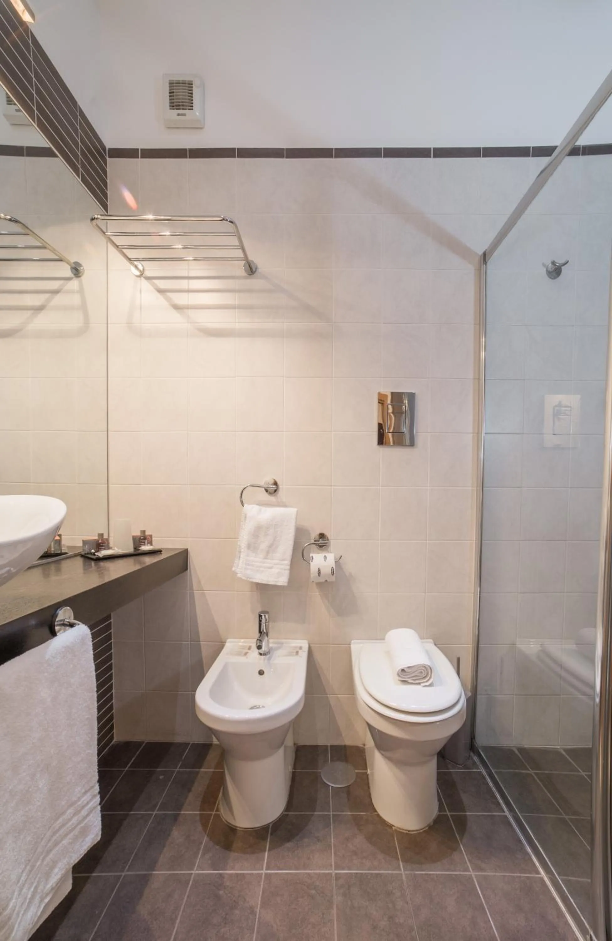 Shower in B&B Chiaia 32