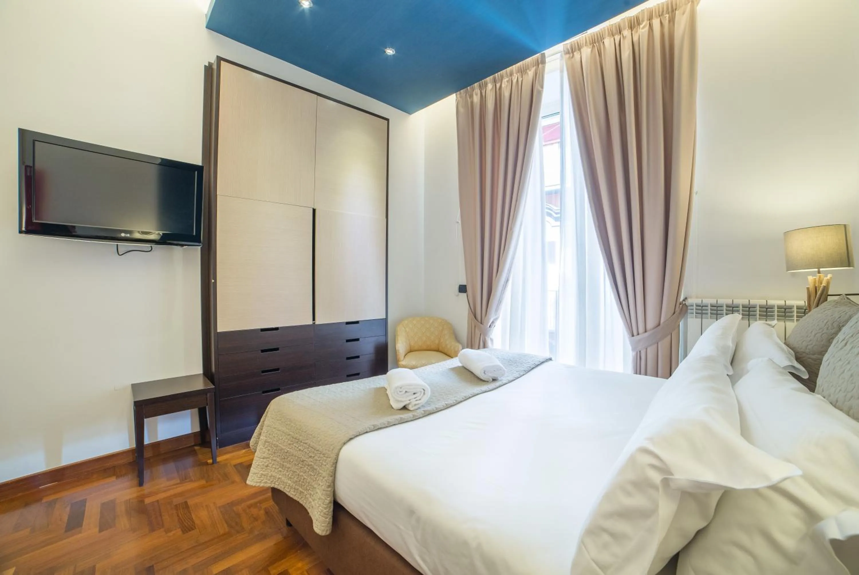 TV and multimedia, Bed in B&B Chiaia 32