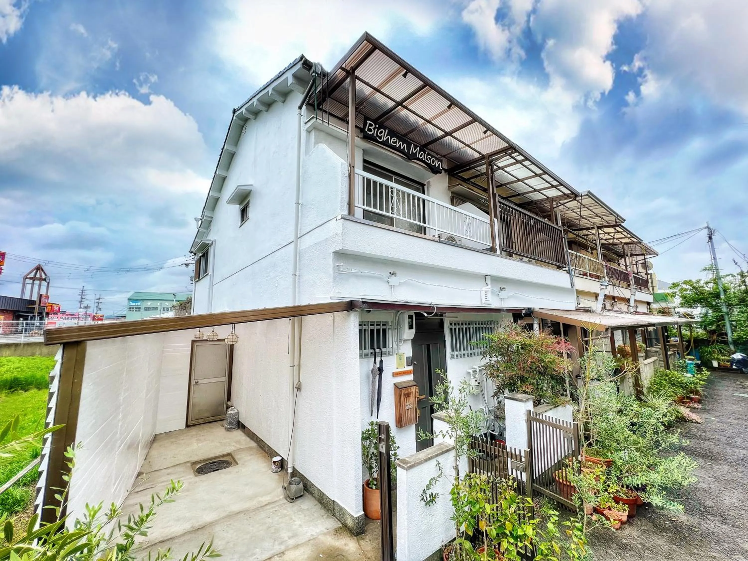 Property building in Bighem Maison