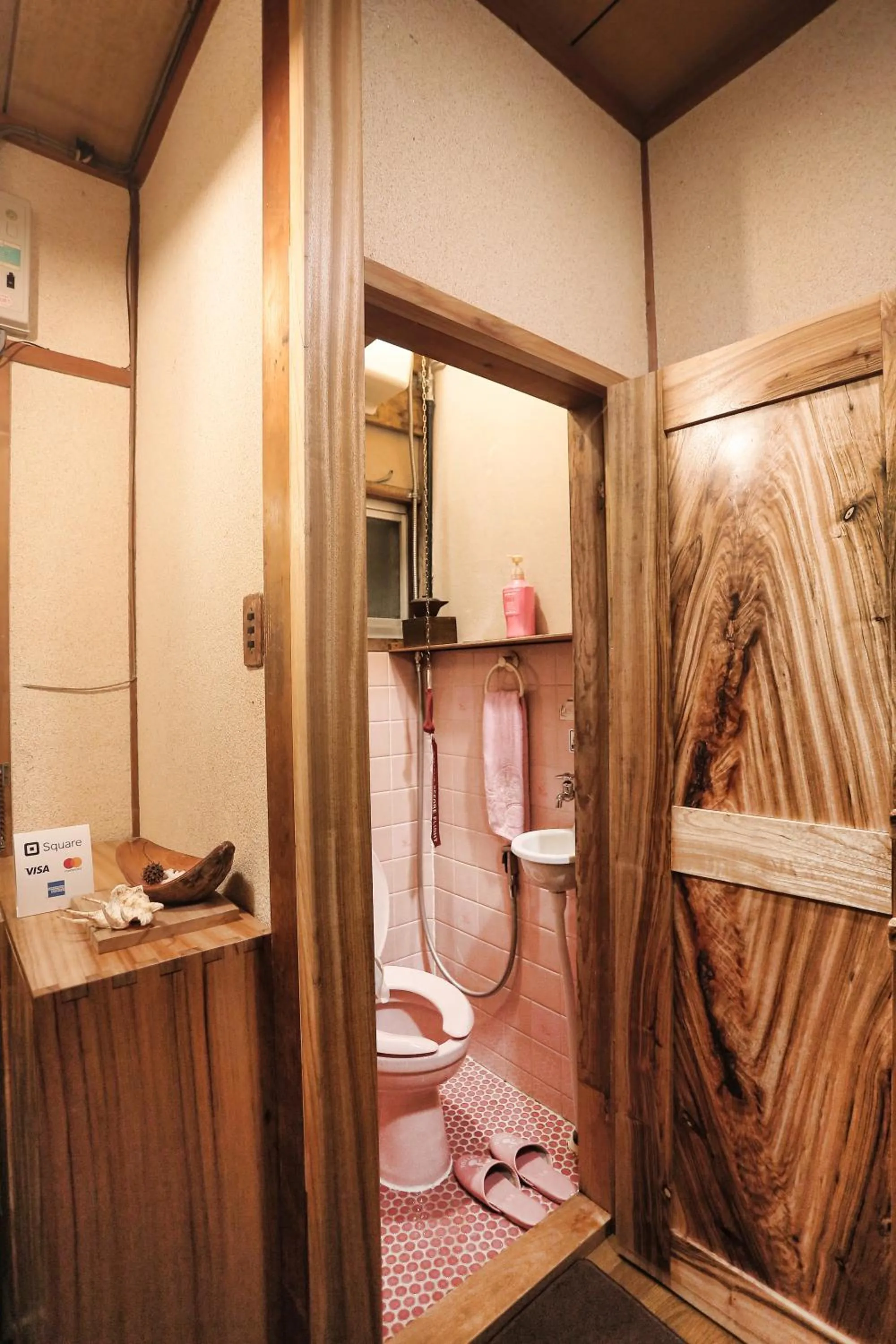 Toilet in Bighem Maison