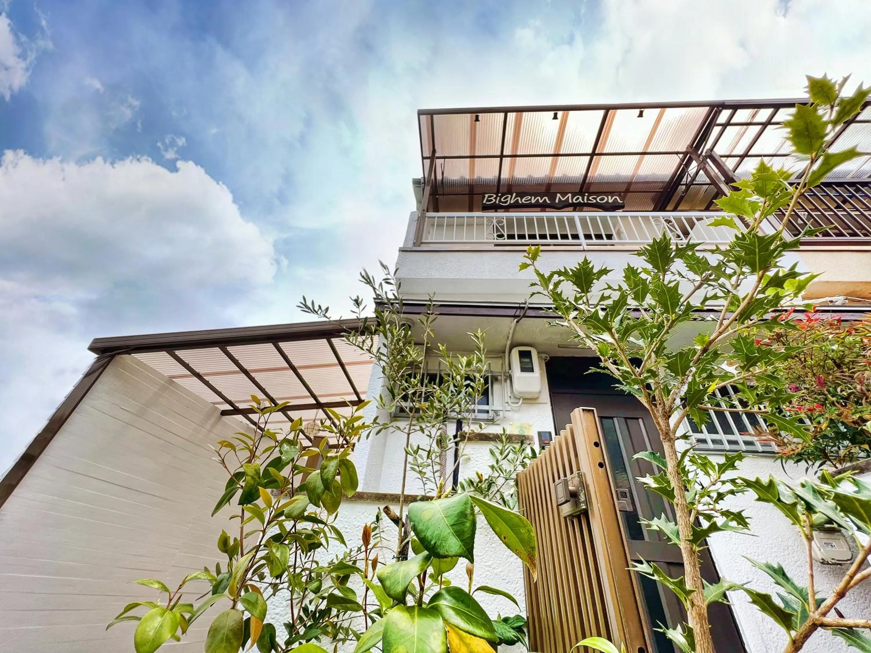 Property building in Bighem Maison