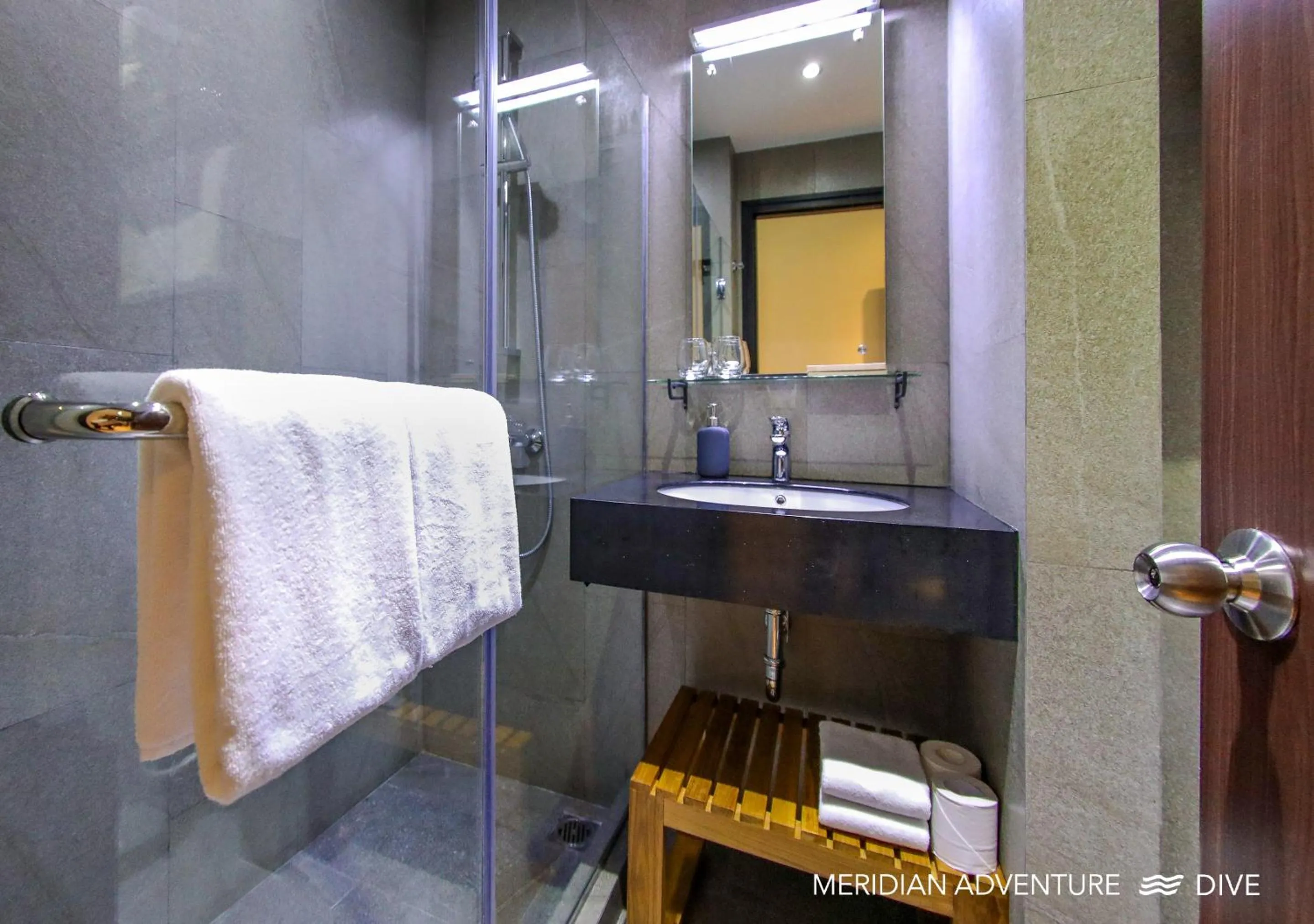 Bathroom in Meridian Adventure Marina Club & Resort