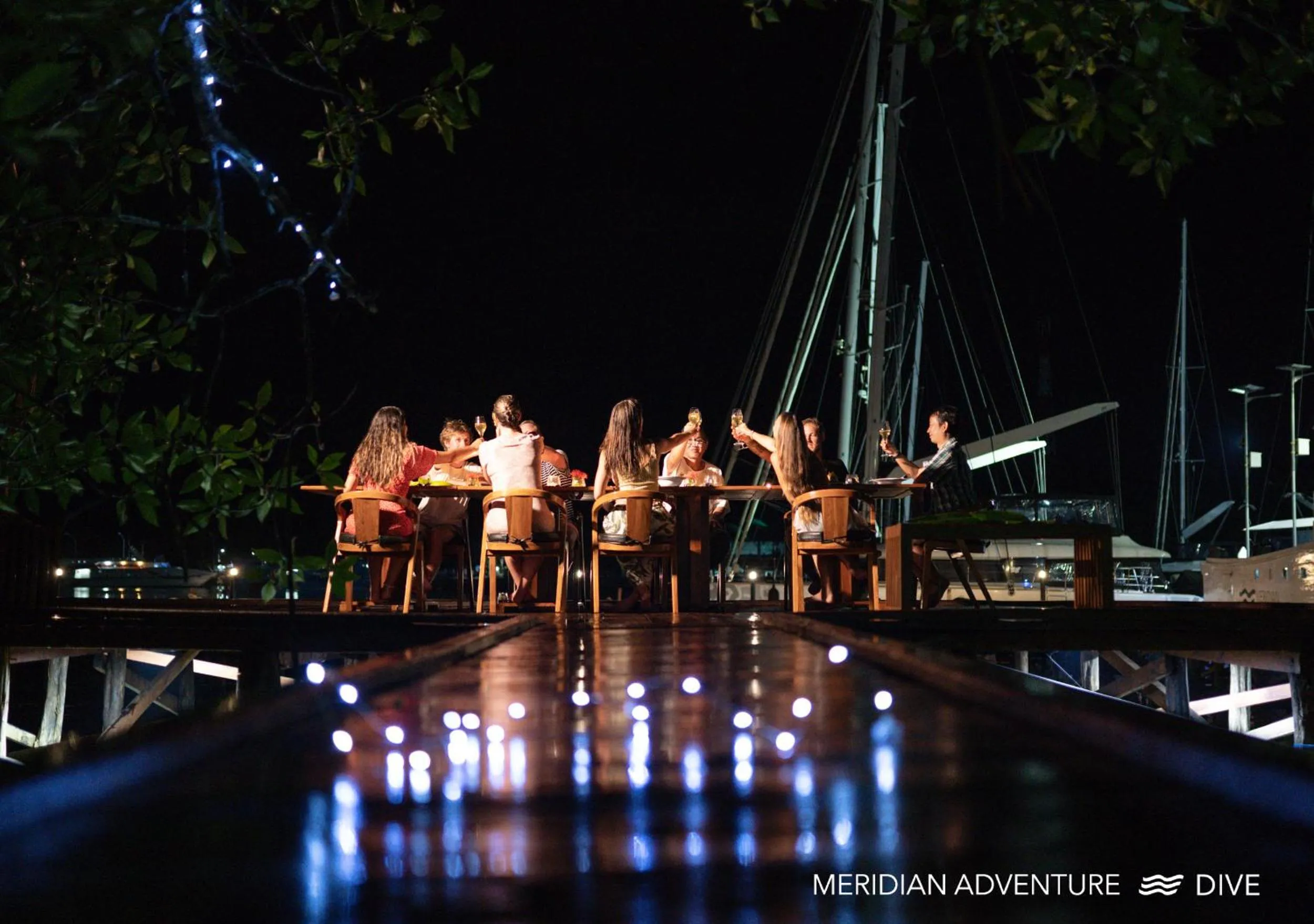 Evening entertainment in Meridian Adventure Marina Club & Resort