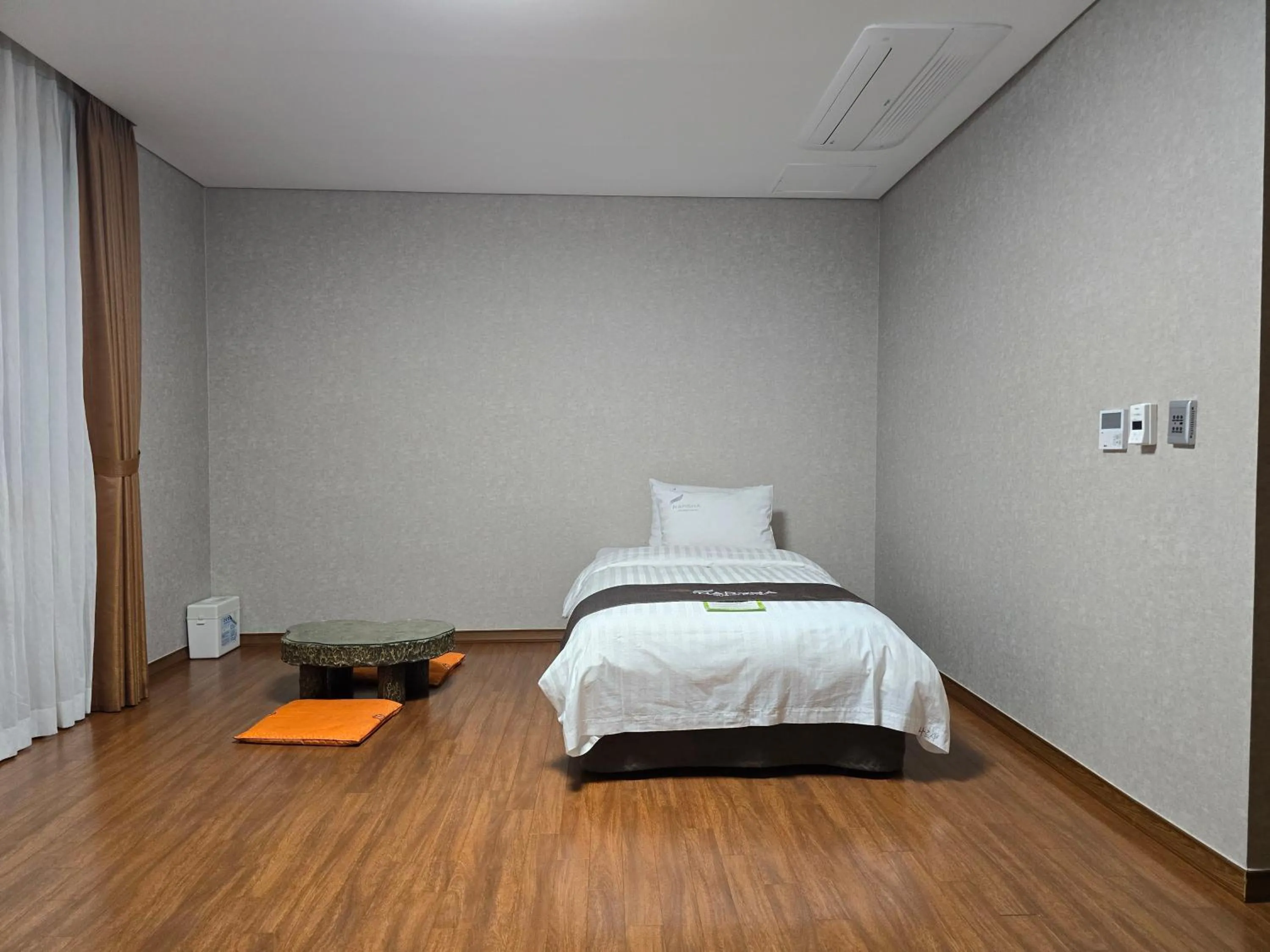 Bed in Yeosu Narsha Hotel