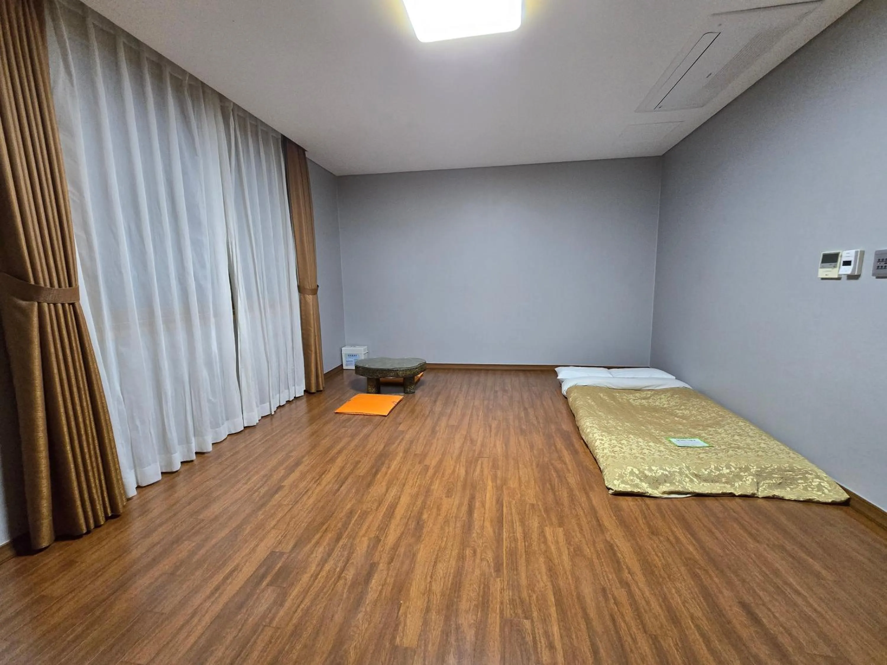 Bed in Yeosu Narsha Hotel