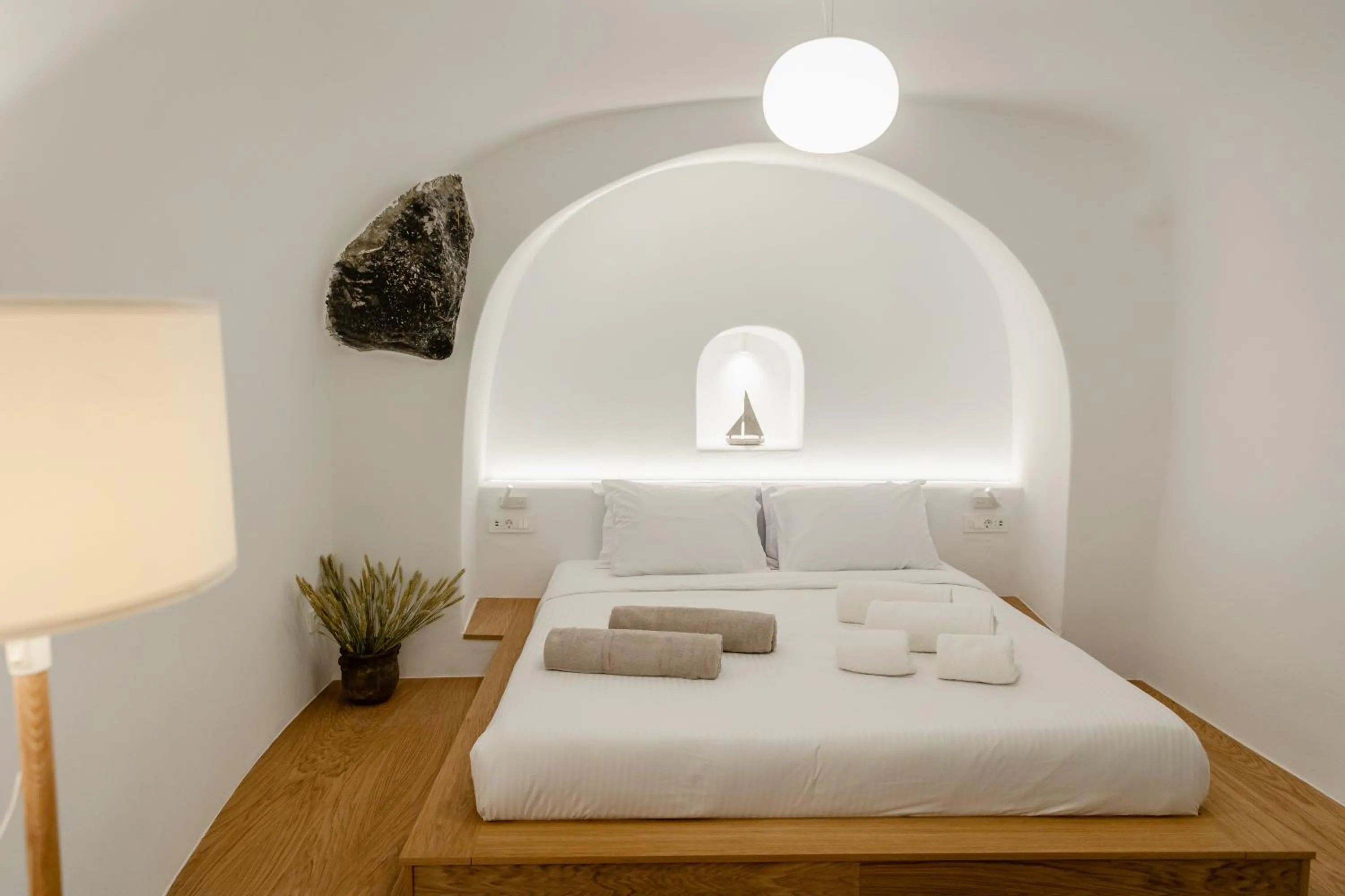 Bed in Oia Mare Villas