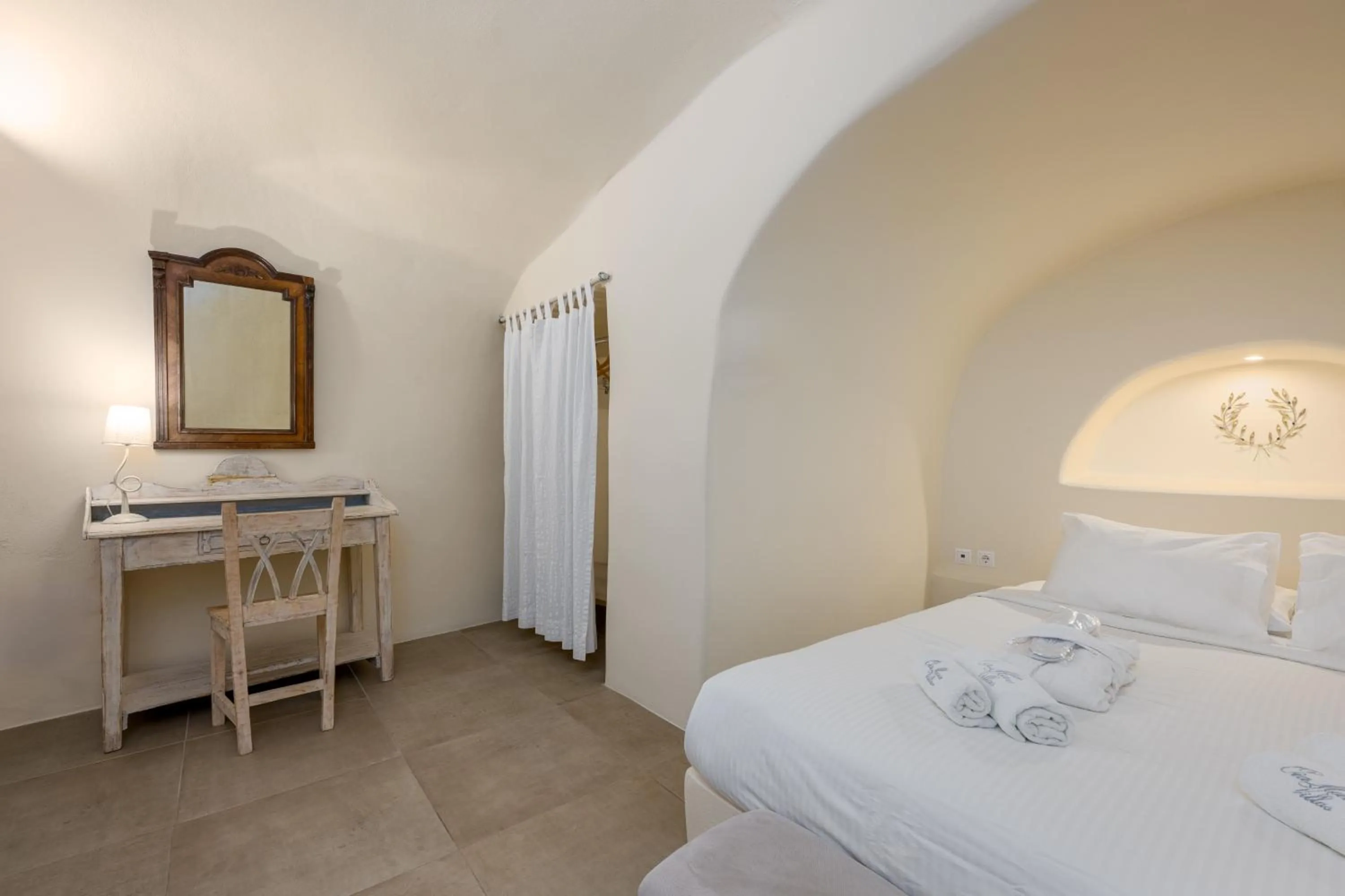 Bedroom, Bed in Oia Mare Villas