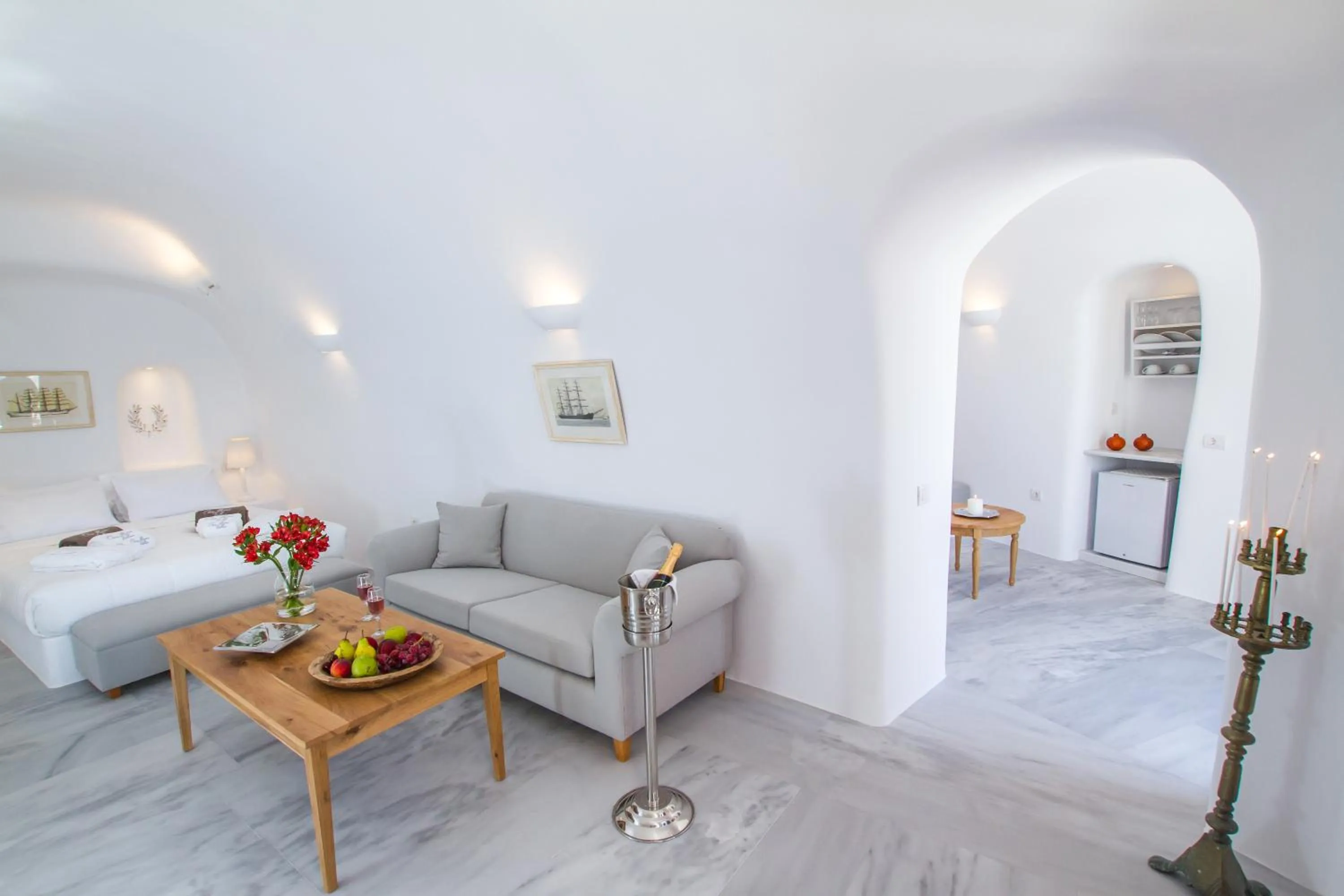 Seating area, Bed in Oia Mare Villas