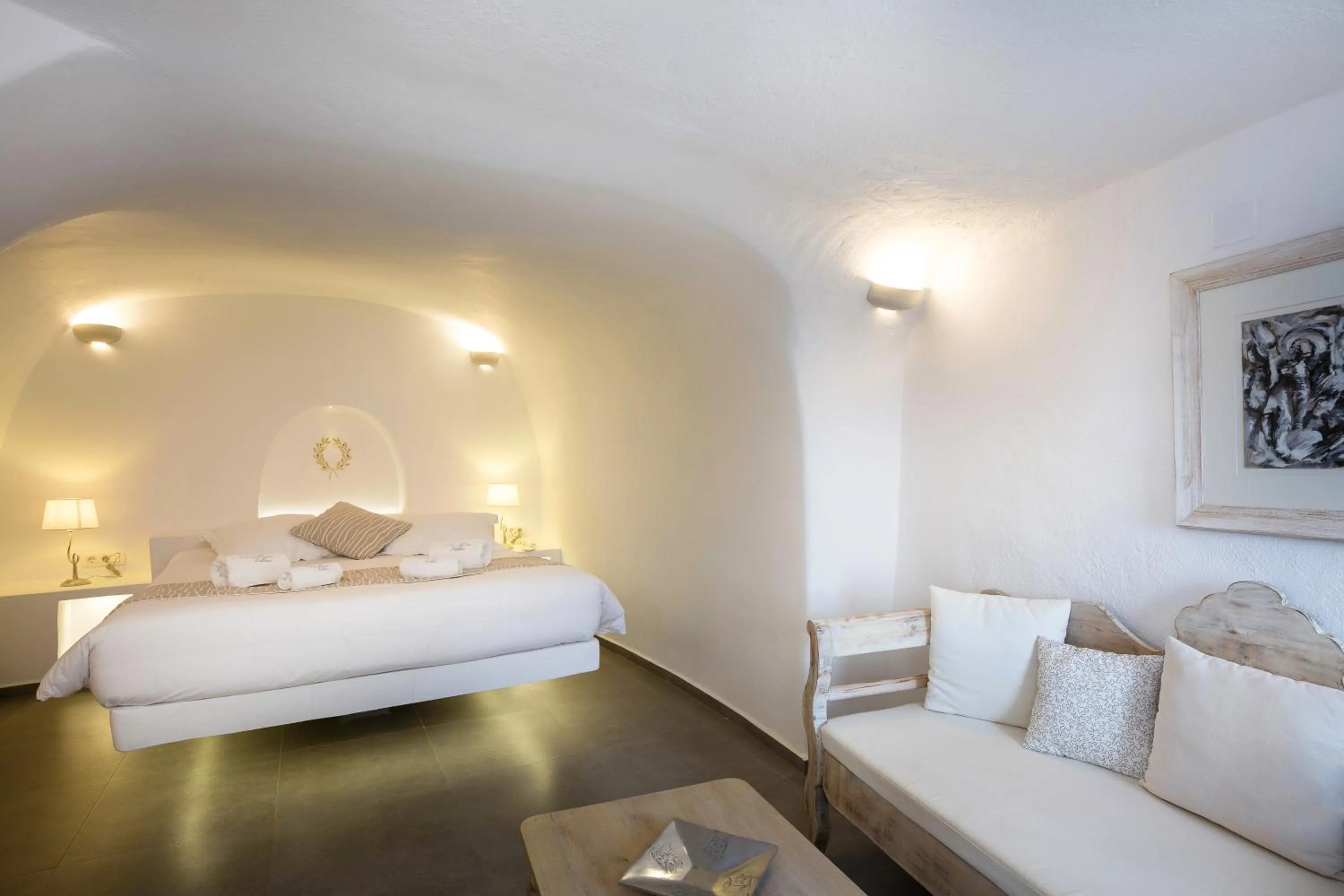 Bed in Oia Mare Villas