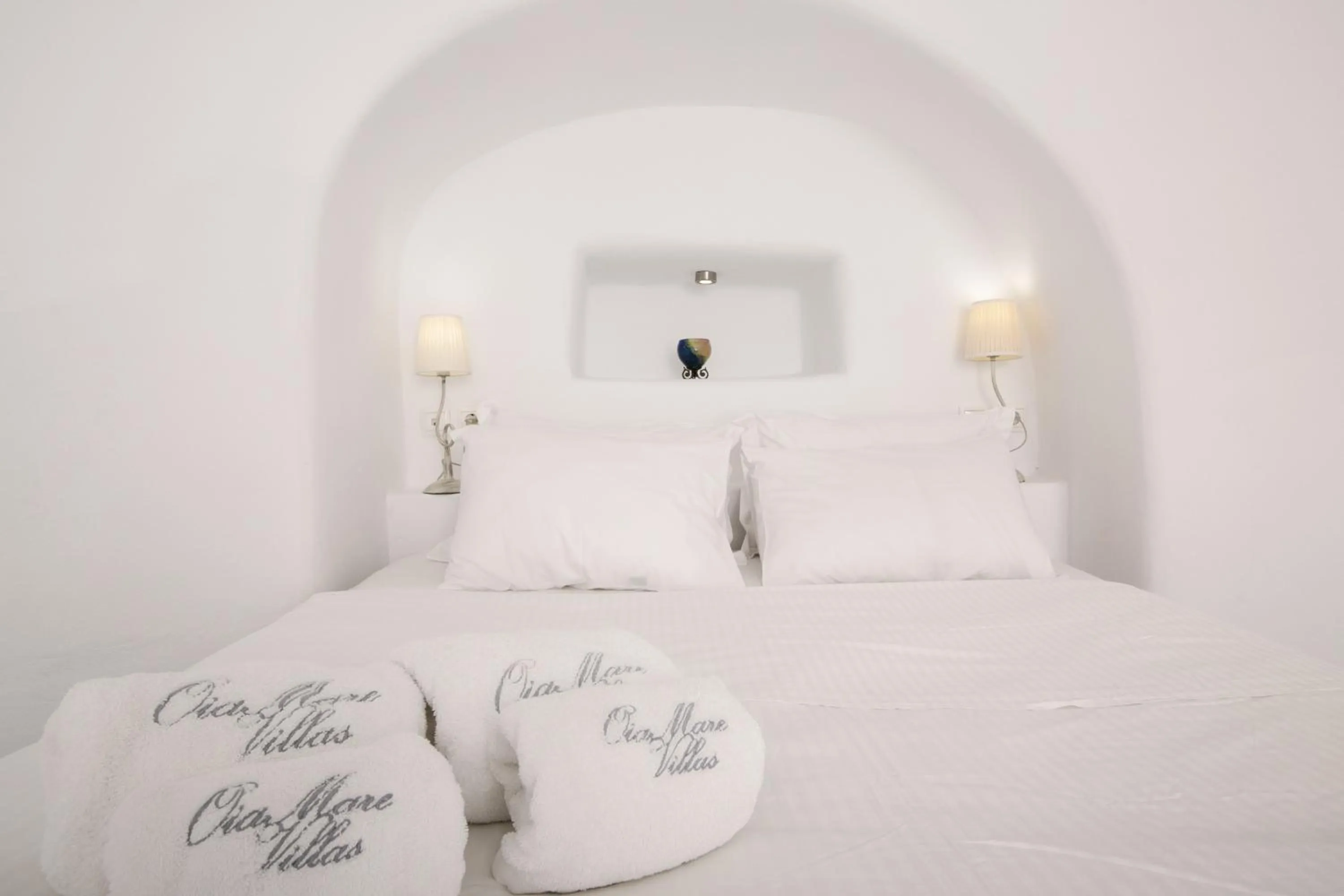Bed in Oia Mare Villas