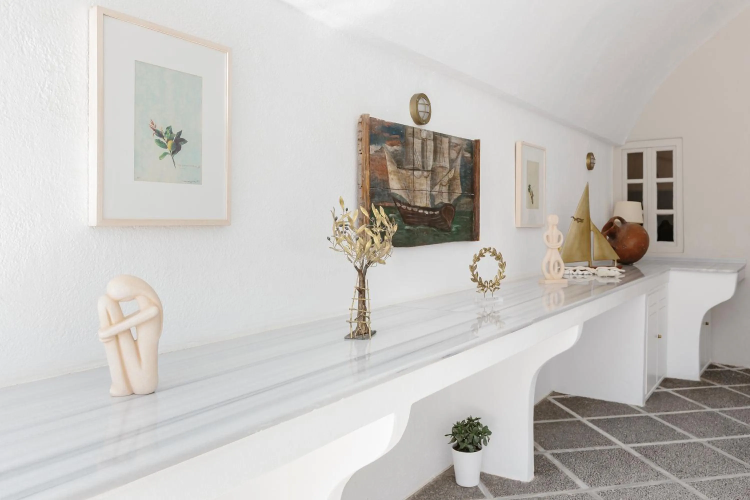 Decorative detail in Oia Mare Villas