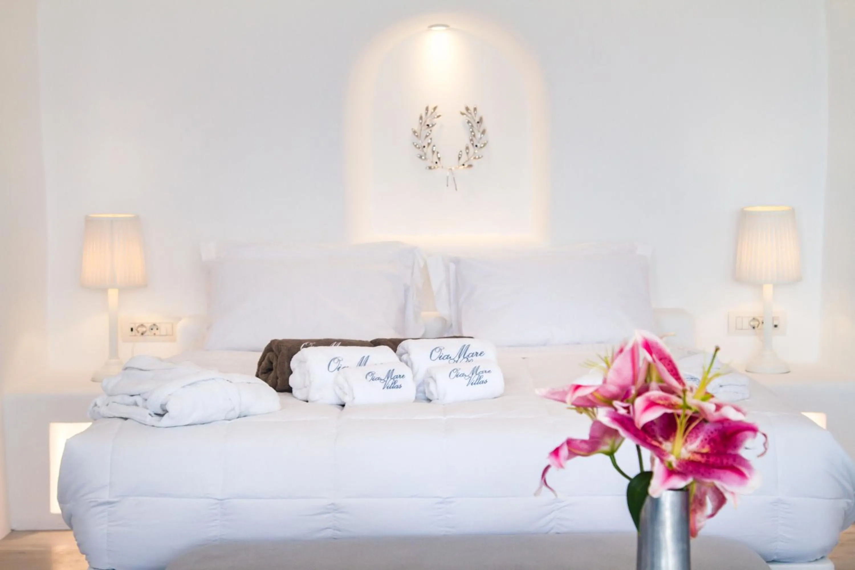 Bed in Oia Mare Villas
