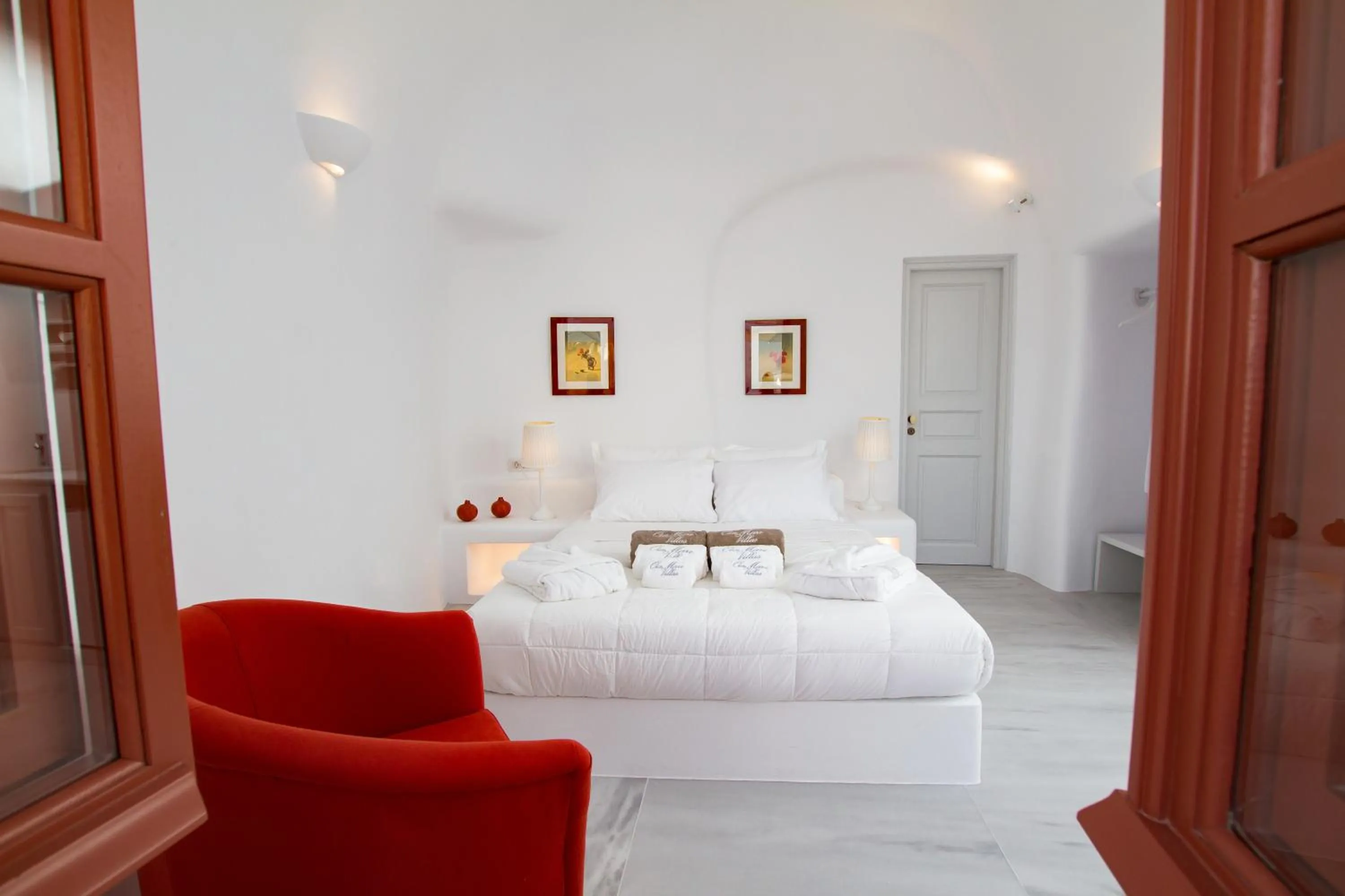Bed in Oia Mare Villas