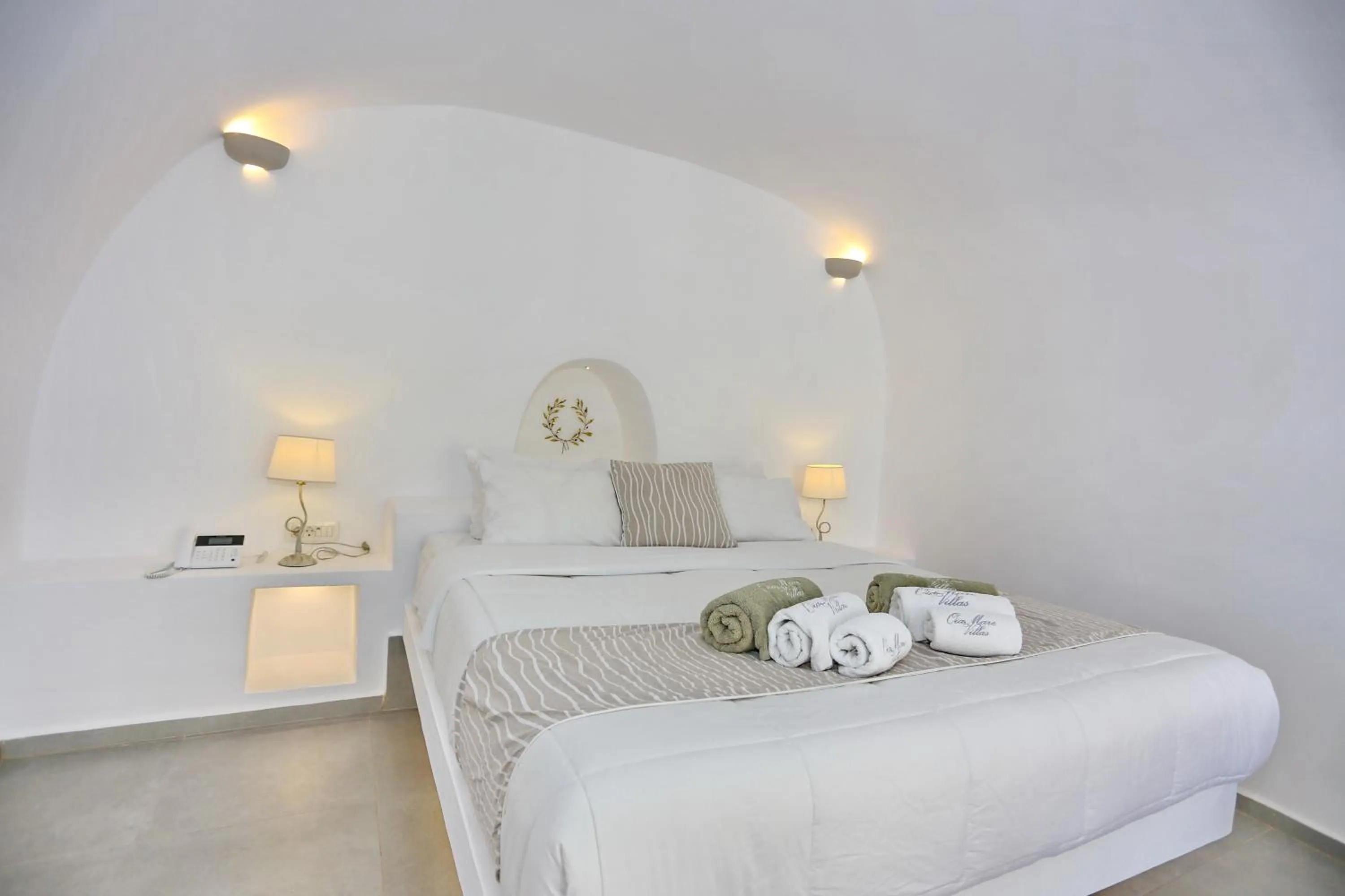 Bedroom, Bed in Oia Mare Villas