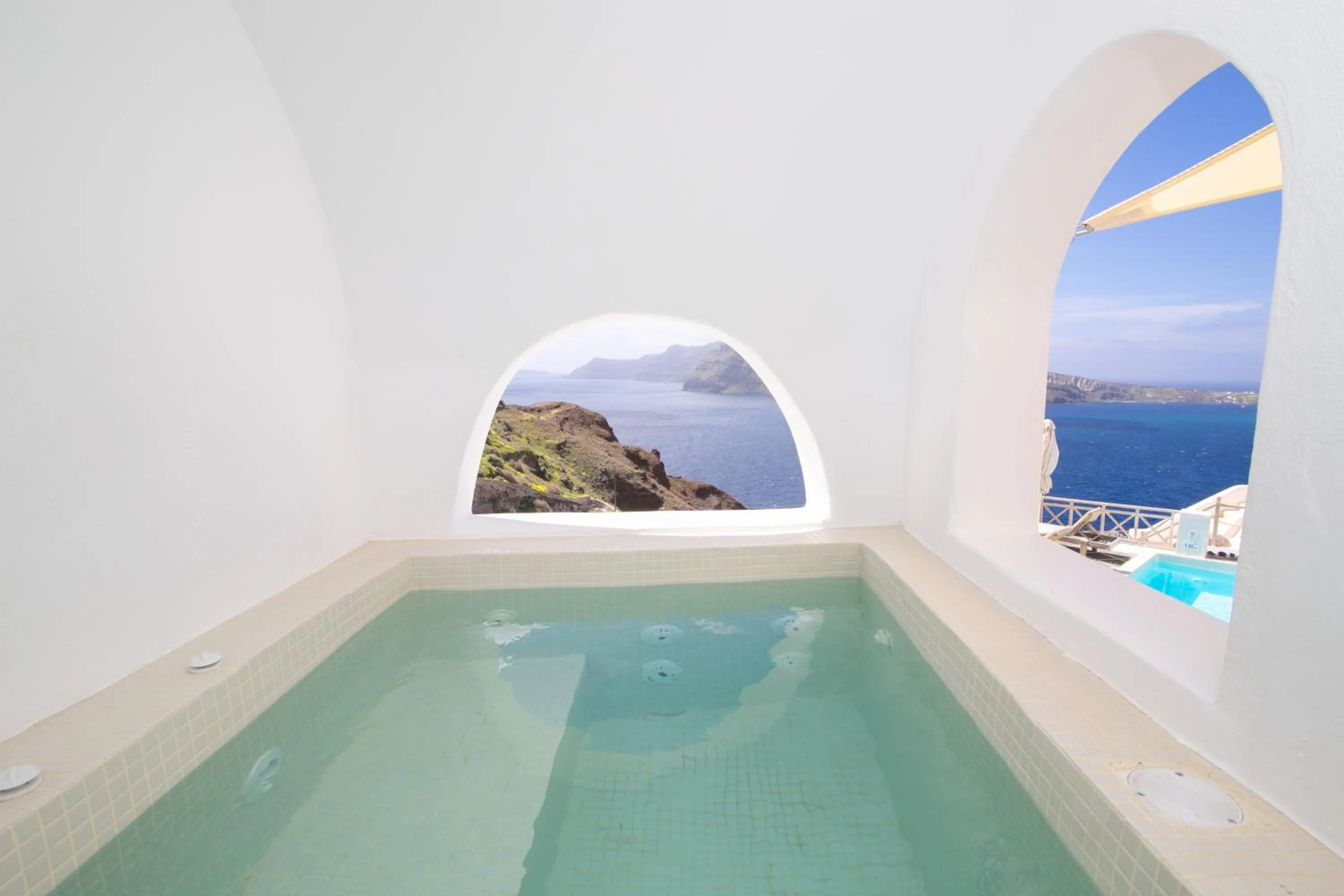 Hot Tub in Oia Mare Villas