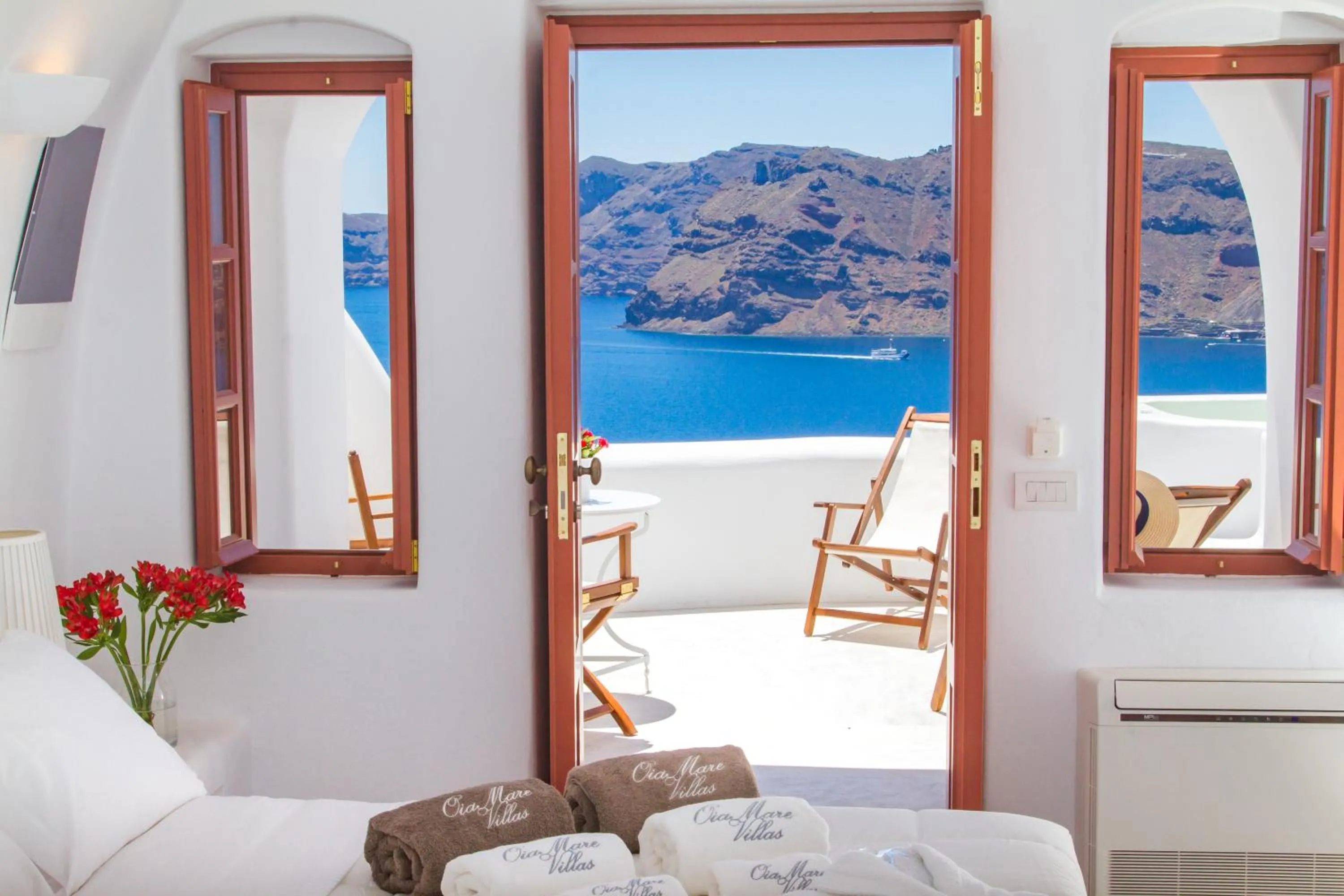 Bedroom in Oia Mare Villas
