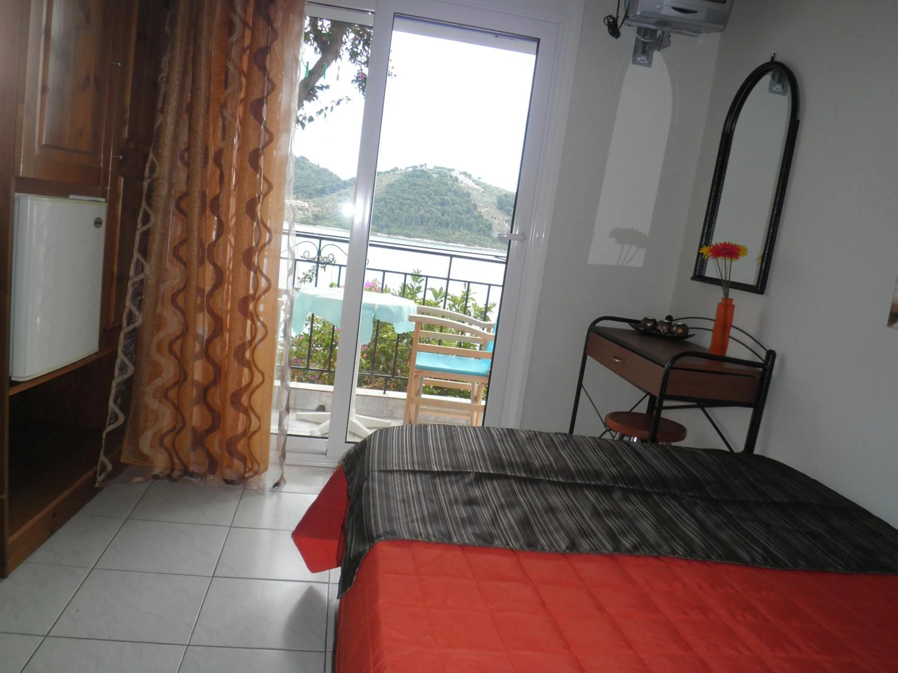 Bedroom, Bed in Babis