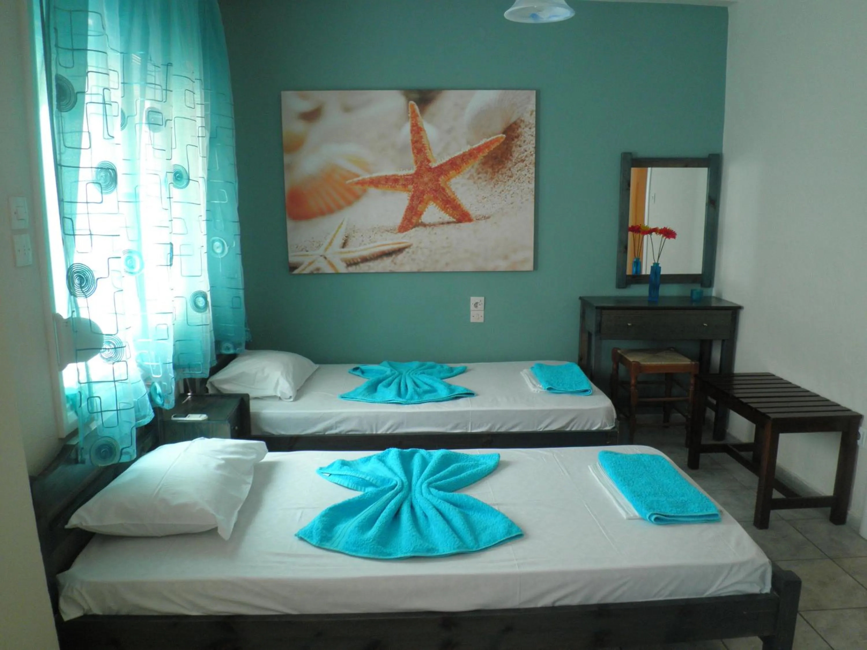 Photo of the whole room, Bed in Babis