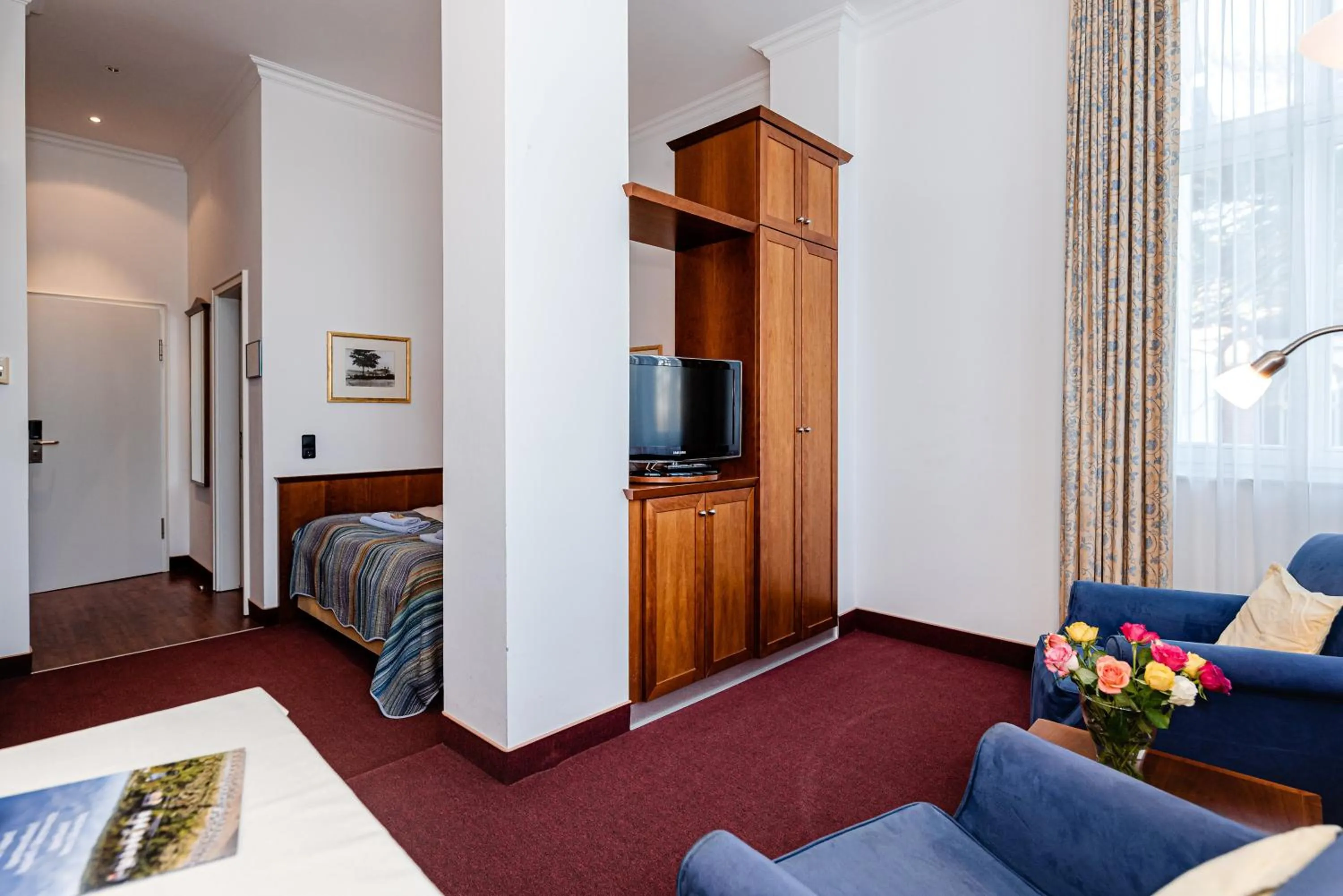 Living room, Bed in Aparthotel Seeschlösschen