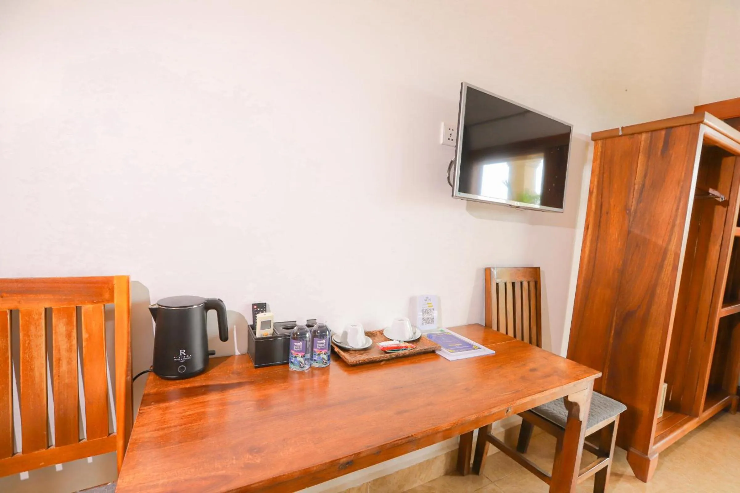 TV and multimedia in Riviera Hotel & Resort Kep