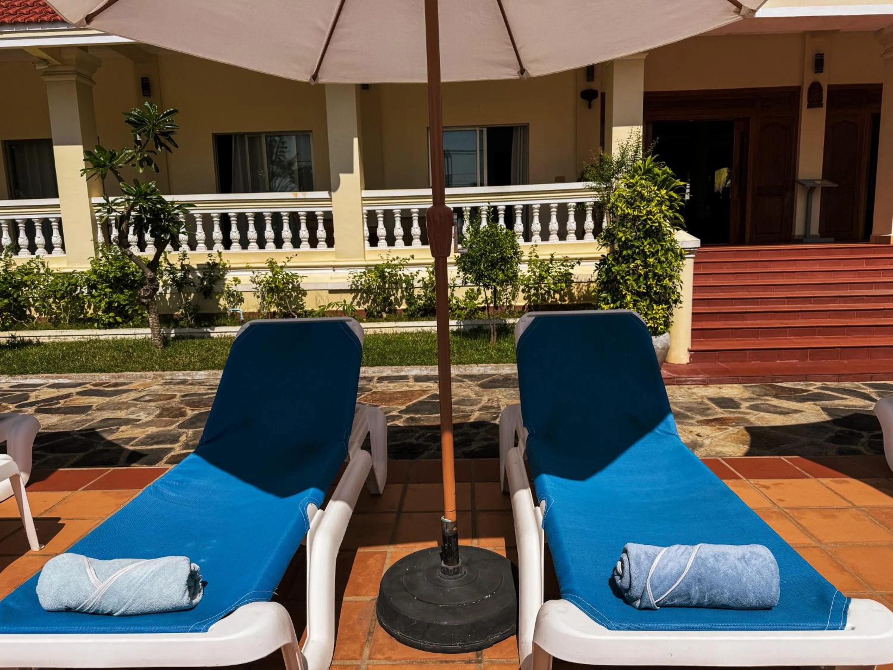 sunbed in Riviera Hotel & Resort Kep