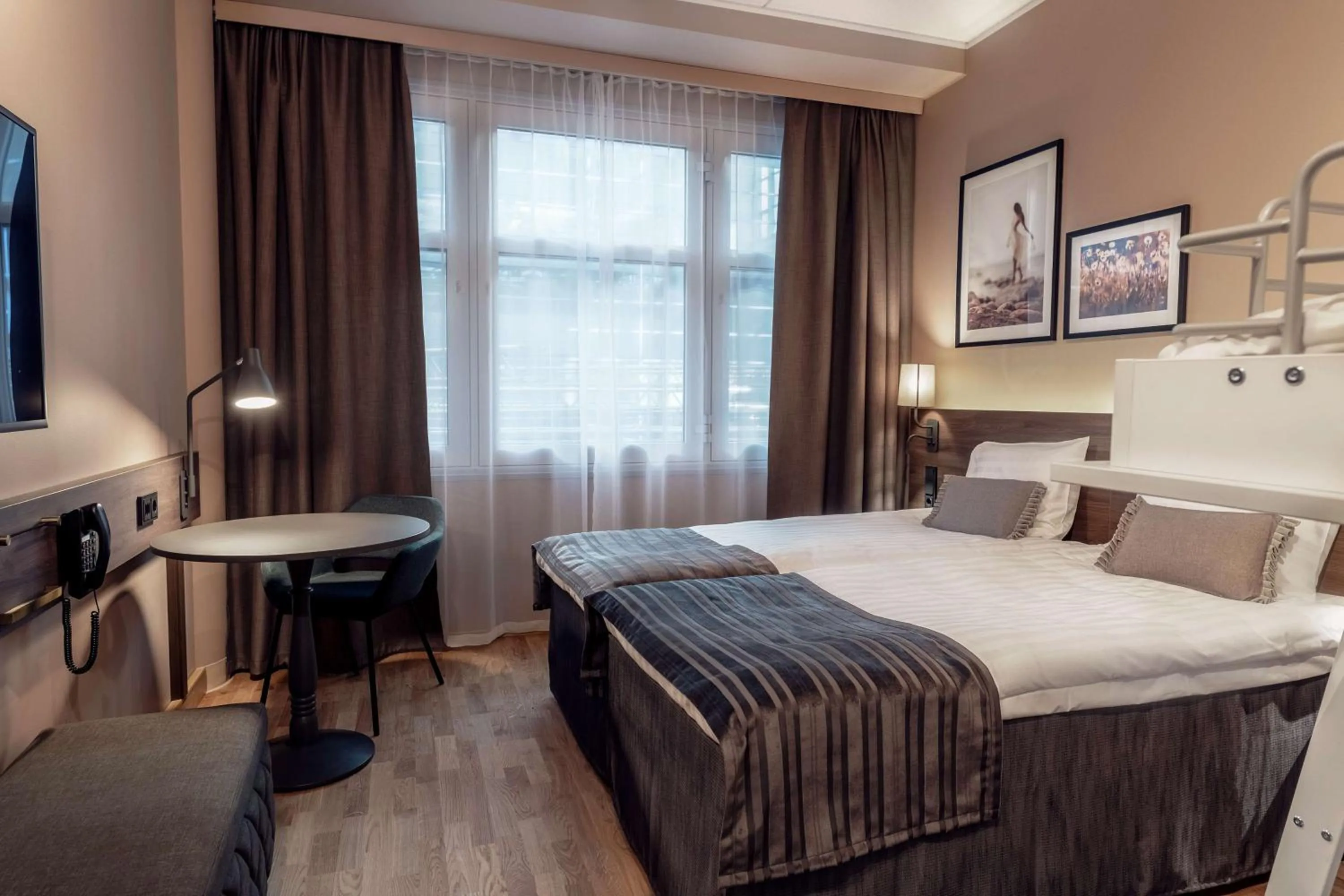 Bedroom, Bed in Scandic Helsinki Airport