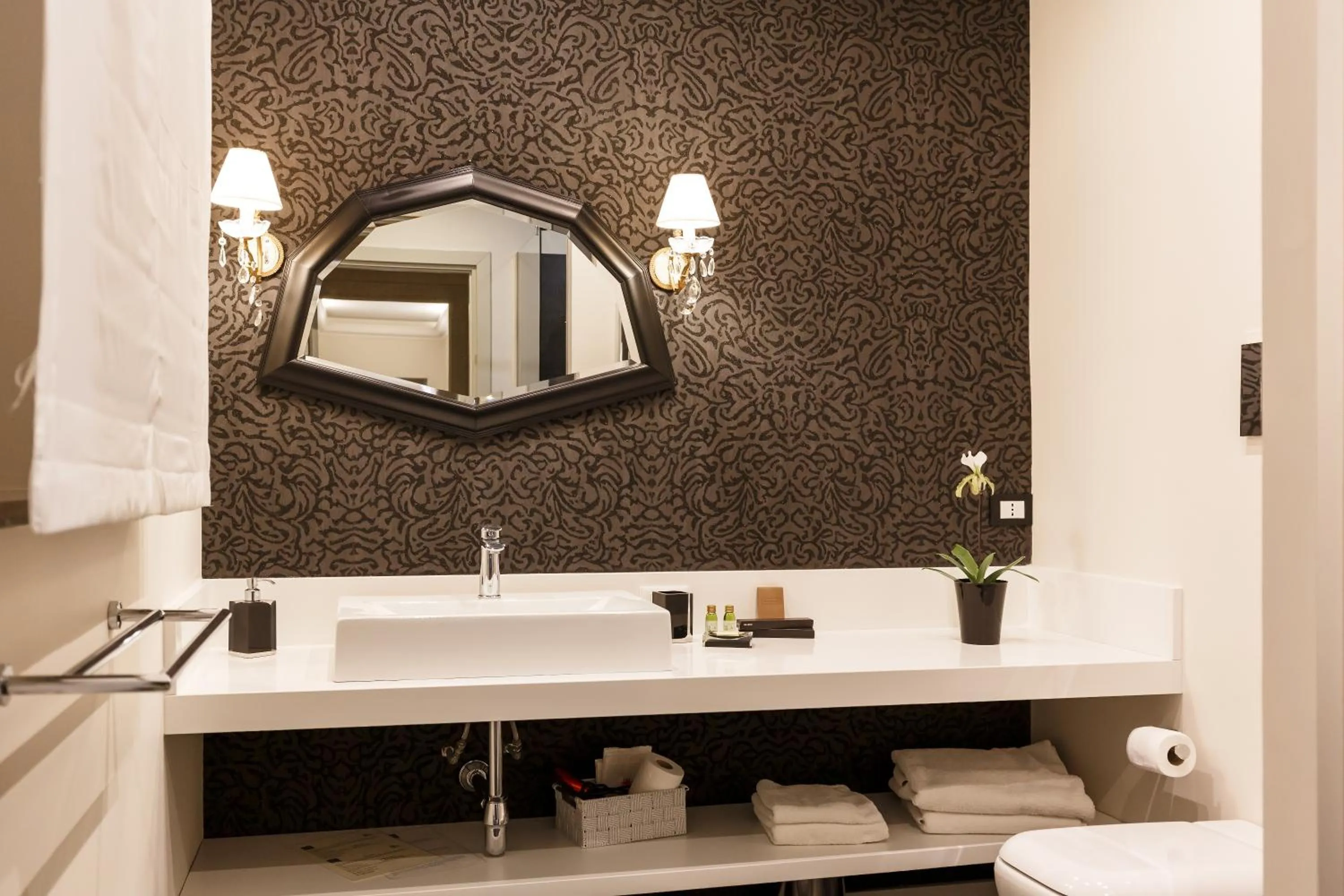 Toilet in BB 22 Charming Rooms & Apartments