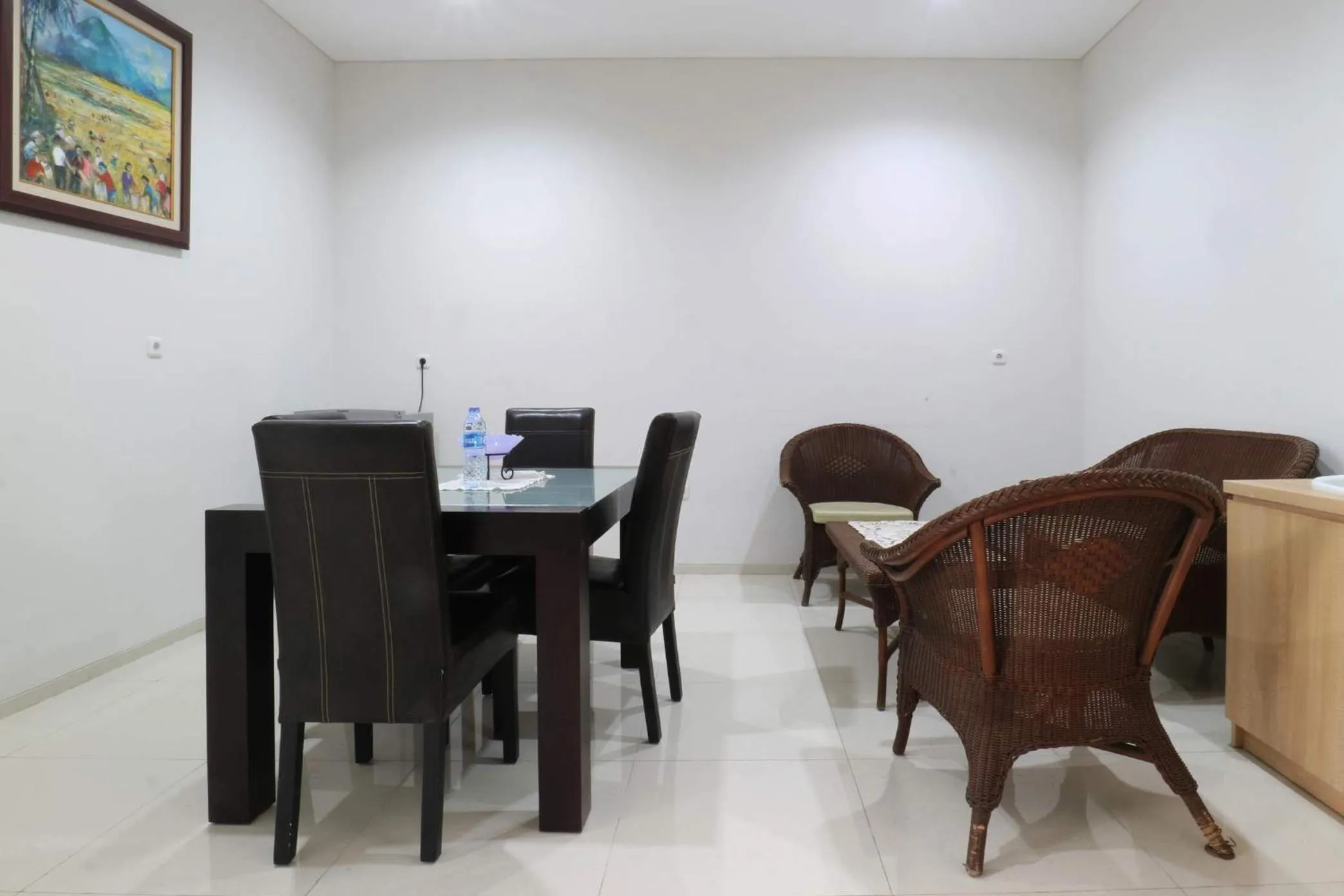 Dining area in Mk House Tendean