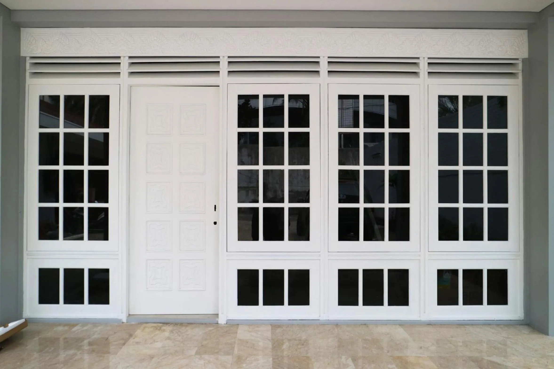 Facade/entrance in Mk House Tendean