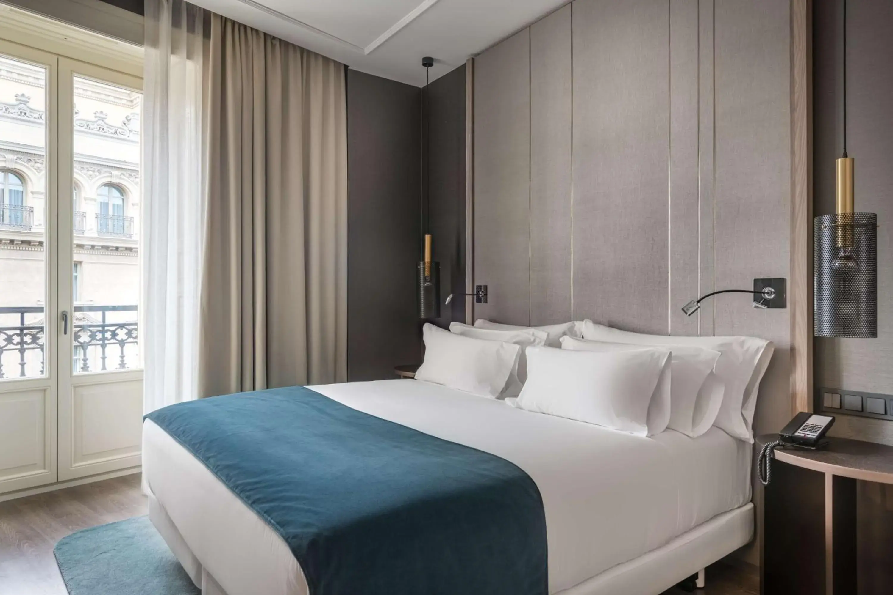 Superior Double or Twin Room with Gran Vía View in NH Collection Madrid Gran Vía Superior Double or Twin Room with Gran Vía View in NH Collection Madrid Gran Vía