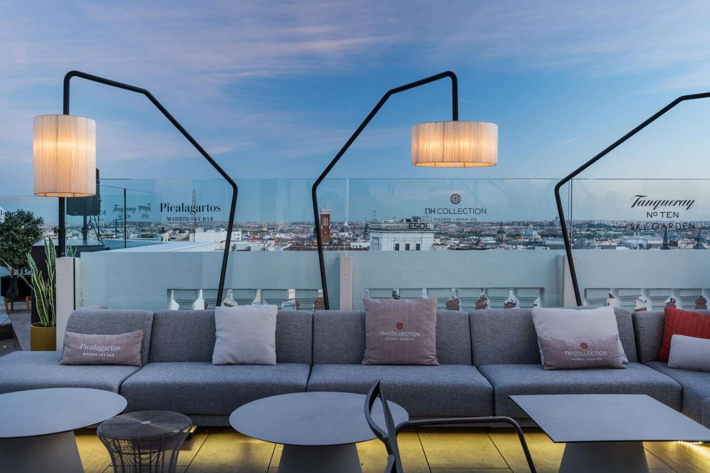 Lounge or bar in NH Collection Madrid Gran Vía