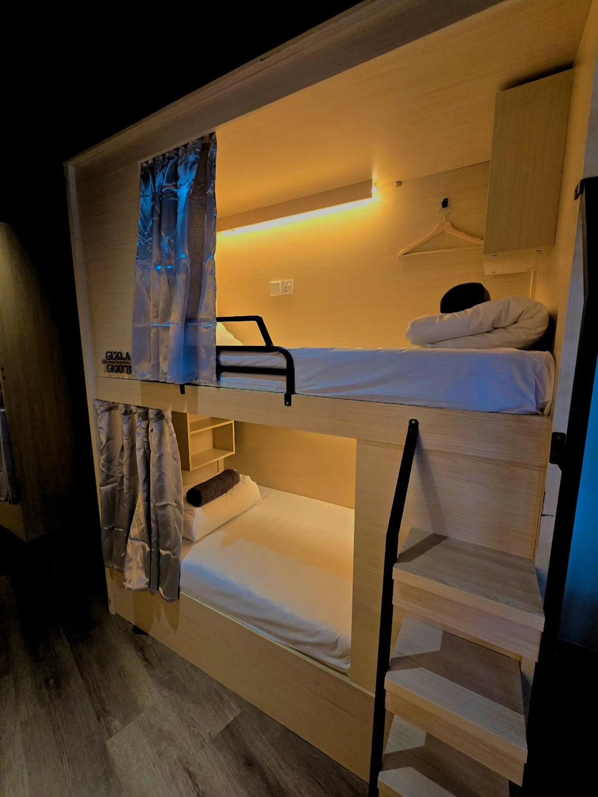 bunk bed, Bed in Travelogue Guest House