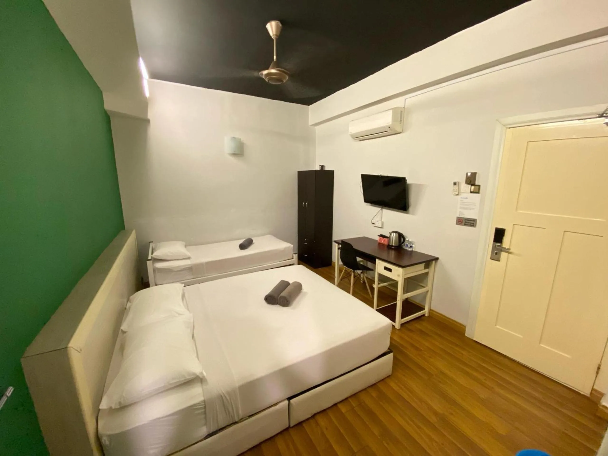 Bed in Travelogue Guest House