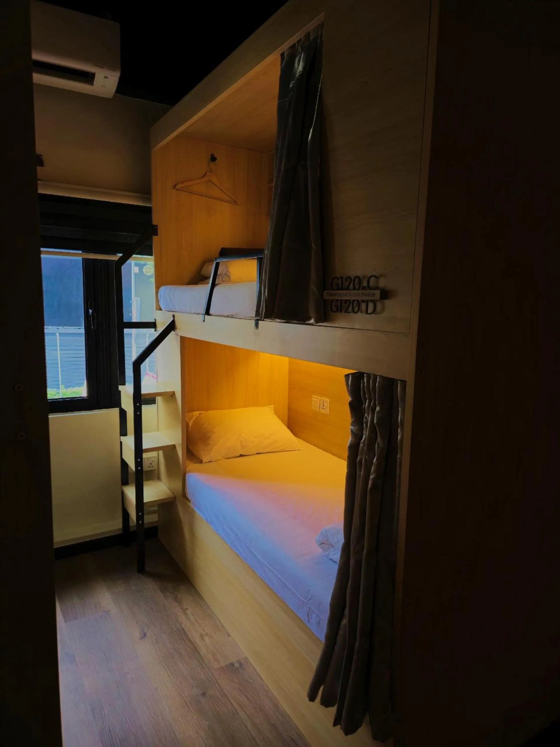 bunk bed, Bed in Travelogue Guest House