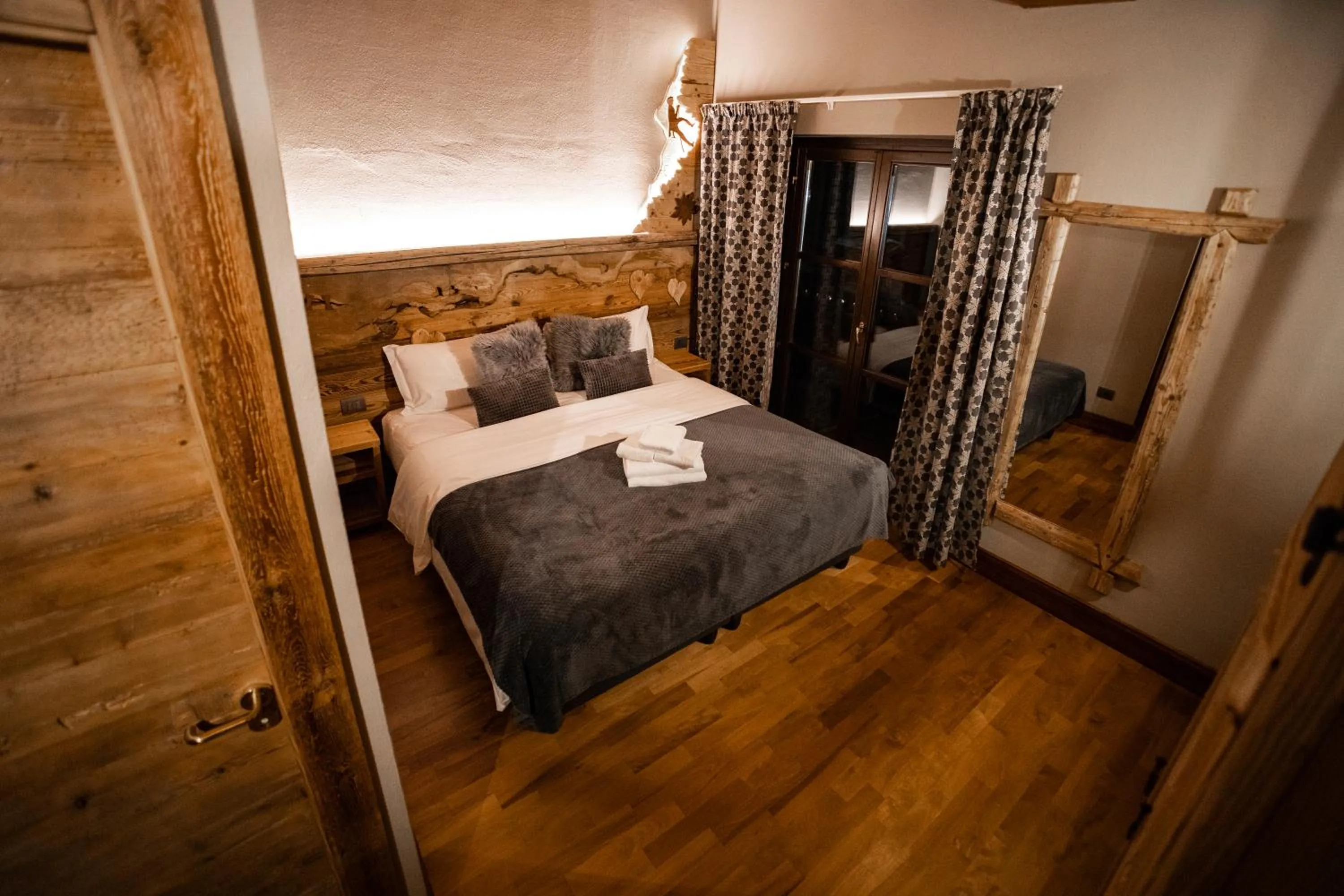 Bed in Chalet Hotel Dragon