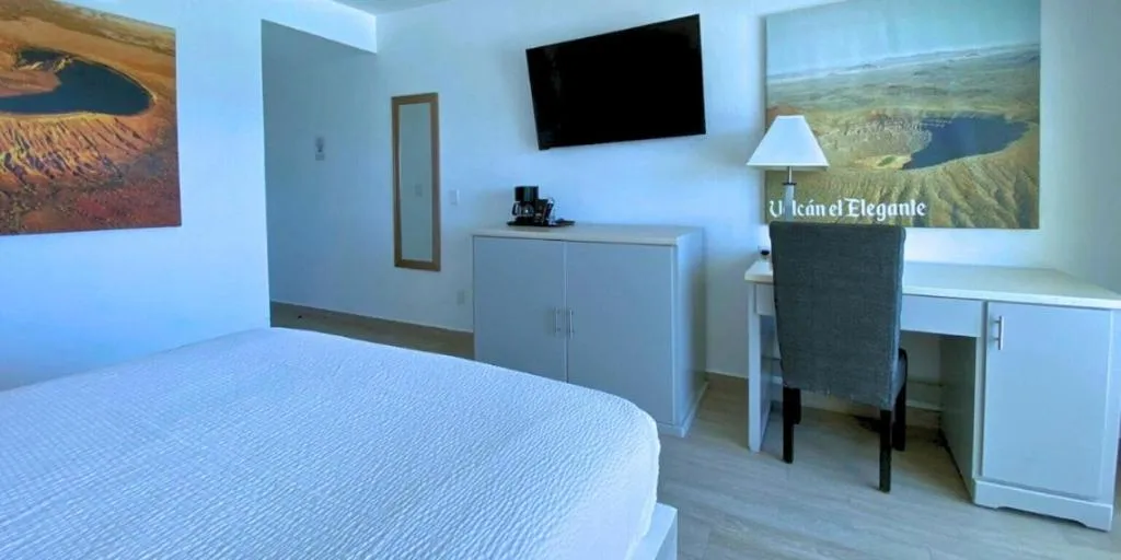 Photo of the whole room, Bed in Hotel Playa Bonita Resort
