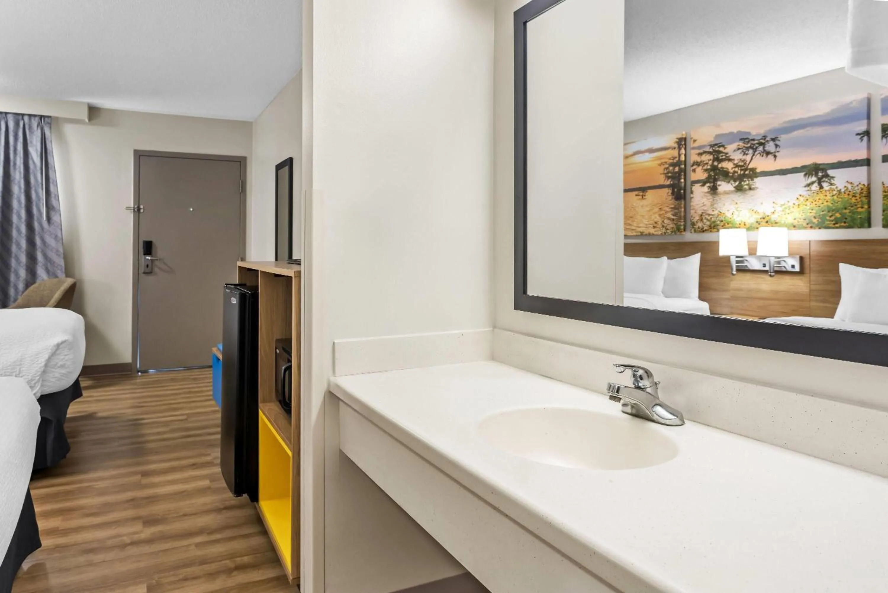 Bed in Days Inn by Wyndham Valdosta I-75