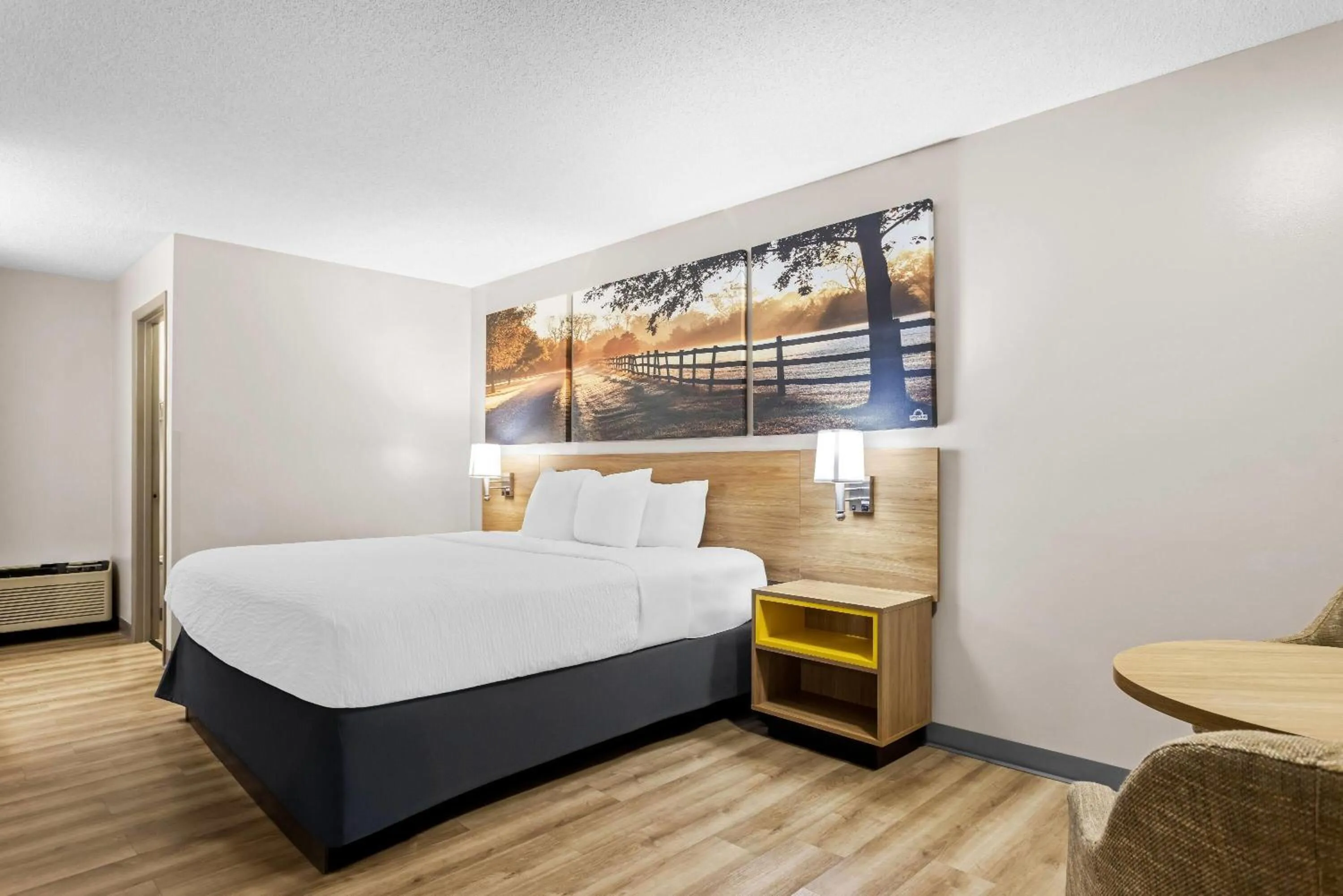 Bed in Days Inn by Wyndham Valdosta I-75