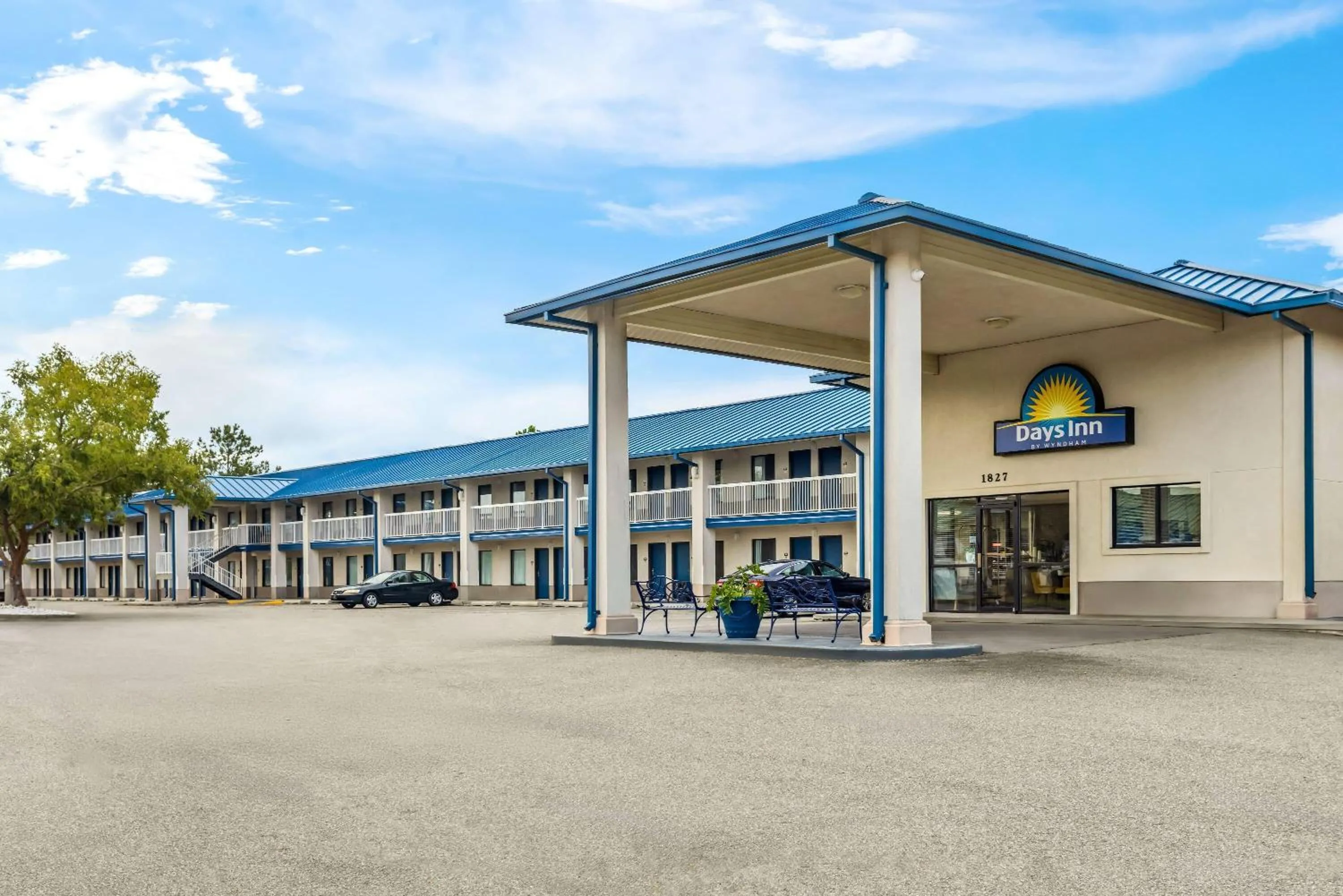 Property building in Days Inn by Wyndham Valdosta I-75