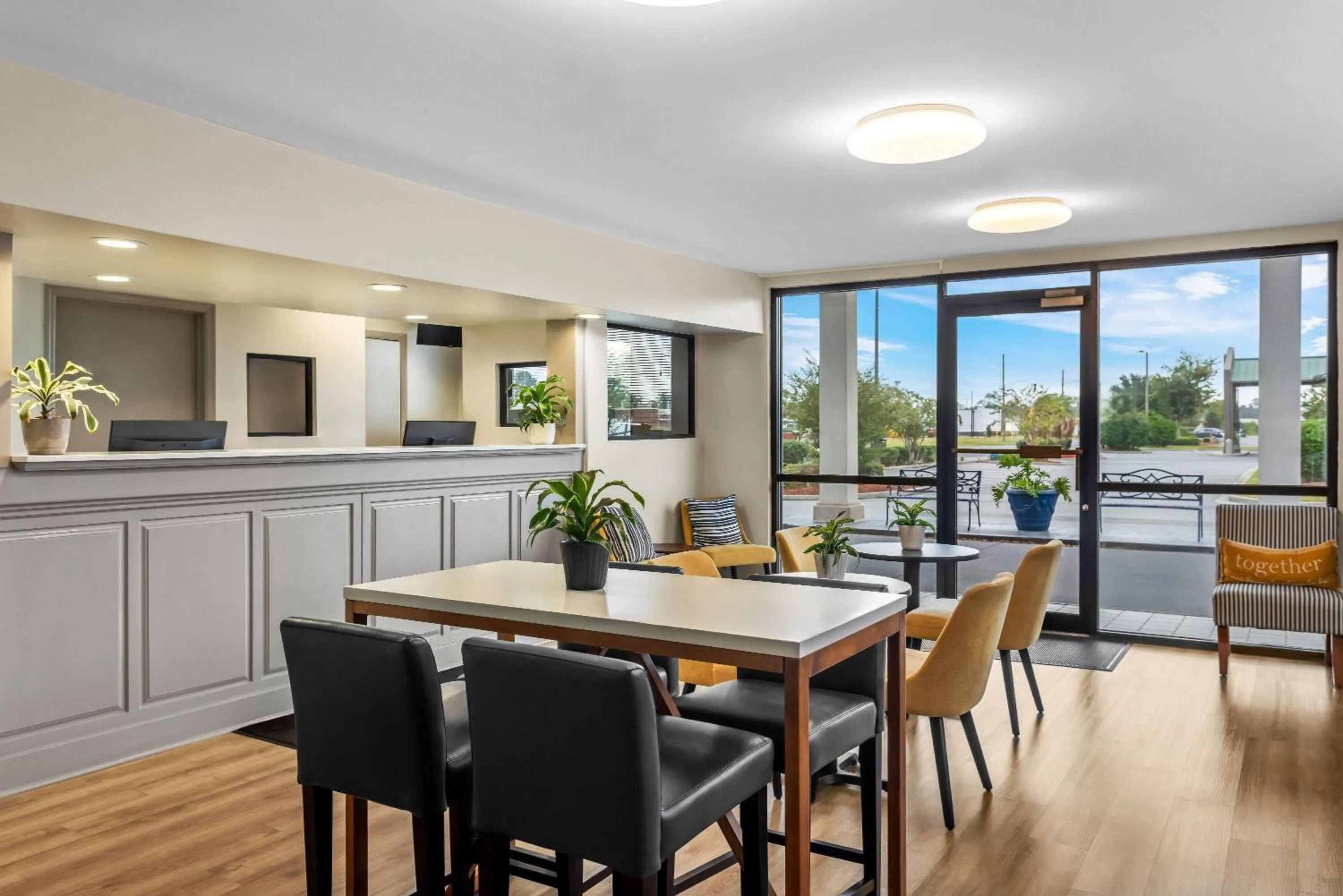 Lobby or reception in Days Inn by Wyndham Valdosta I-75