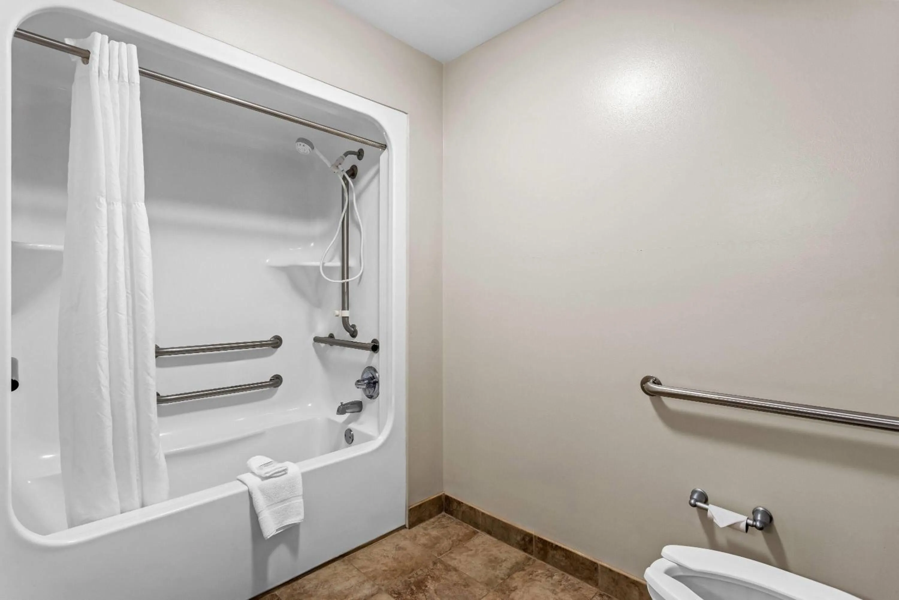 Photo of the whole room in Days Inn by Wyndham Valdosta I-75